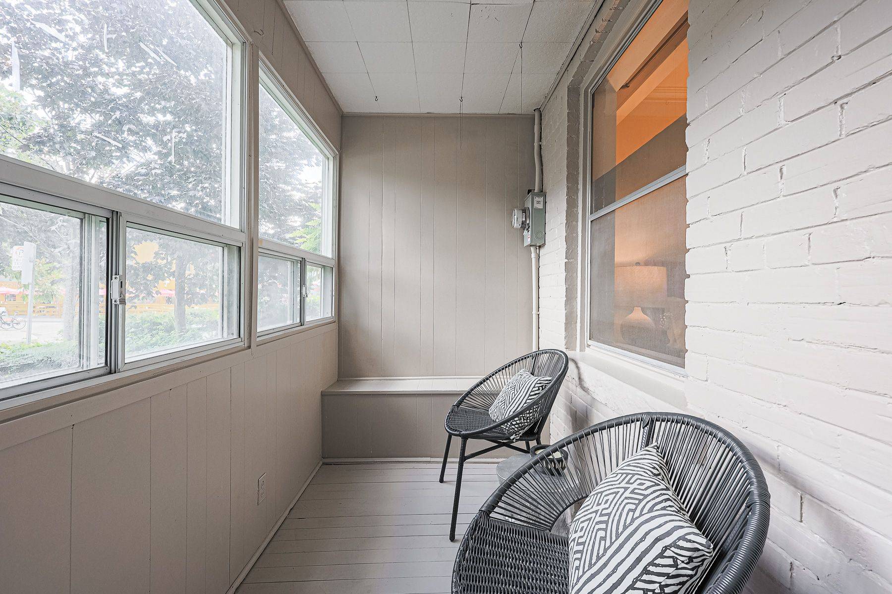 Toronto C01, ON M6J 2S9,140 Strachan AVE