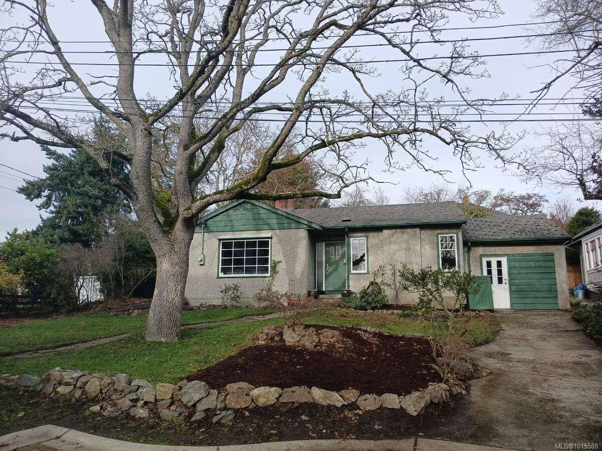 Oak Bay, BC V8R 1M1,2120 Byron St