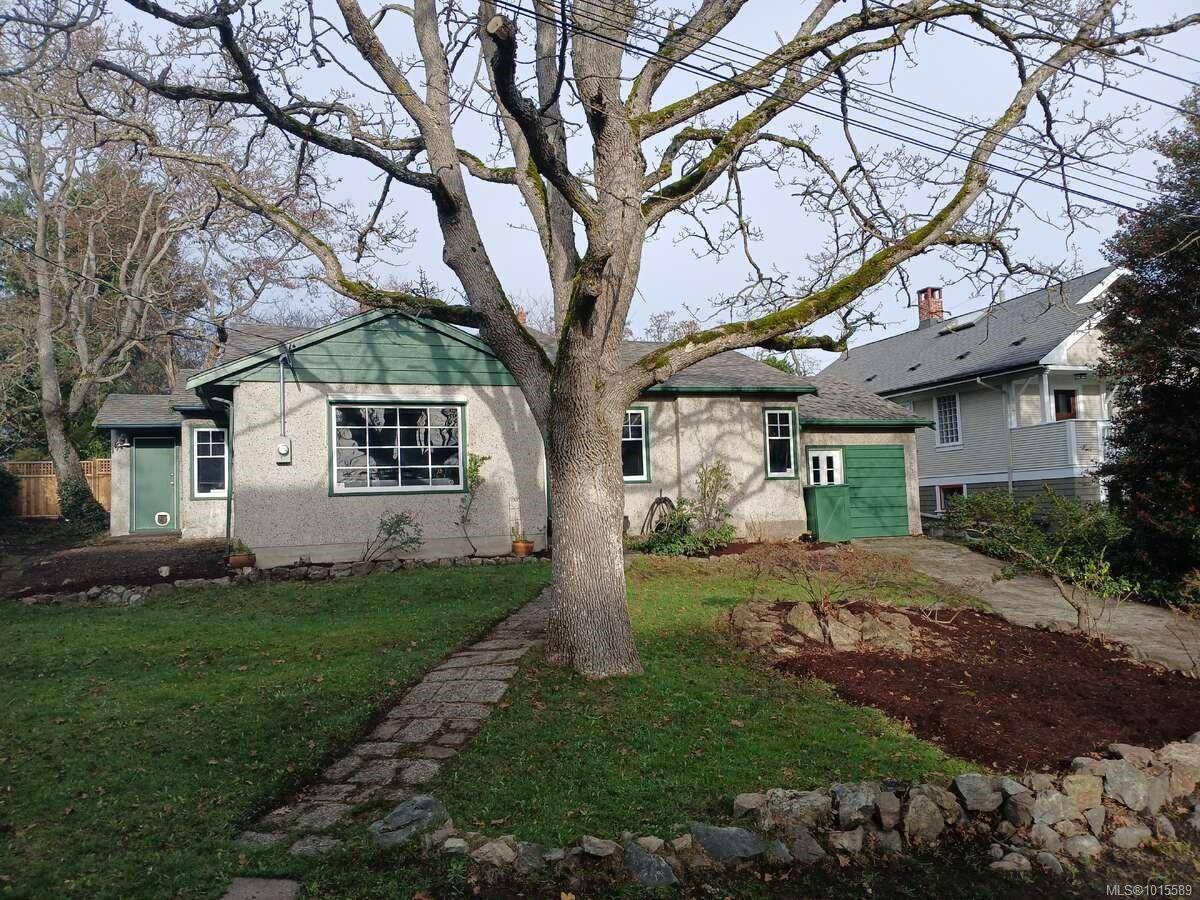 Oak Bay, BC V8R 1M1,2120 Byron St