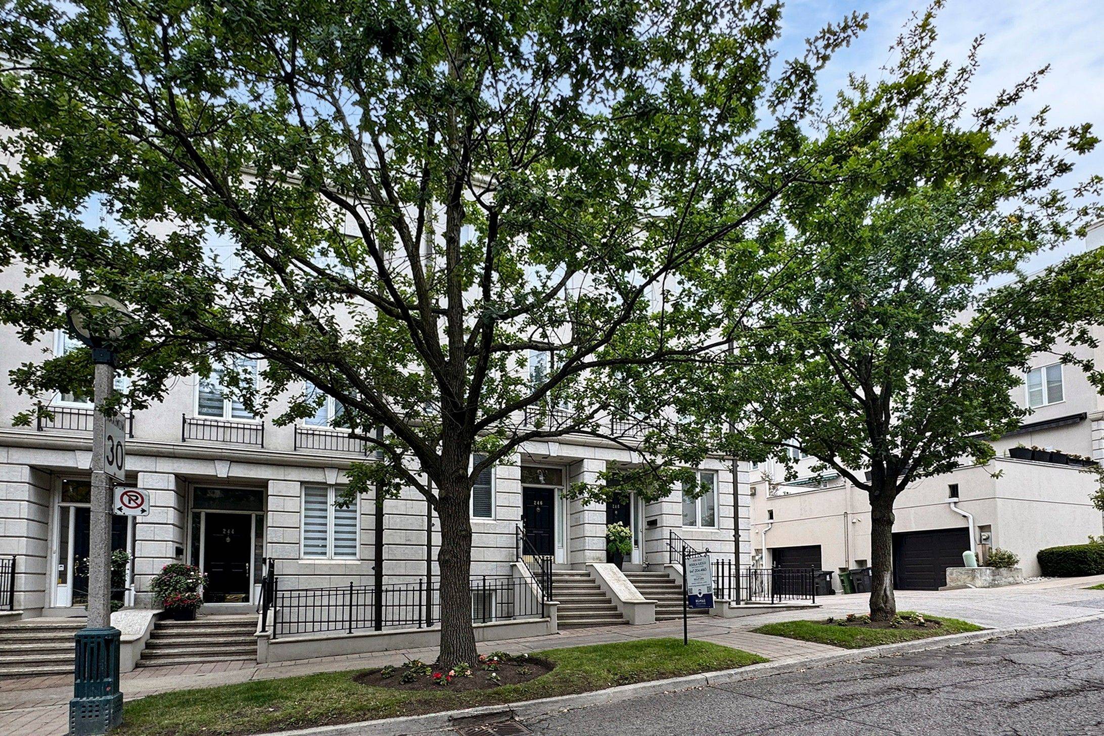 Toronto C02, ON M5R 3R7,246 Walmer RD