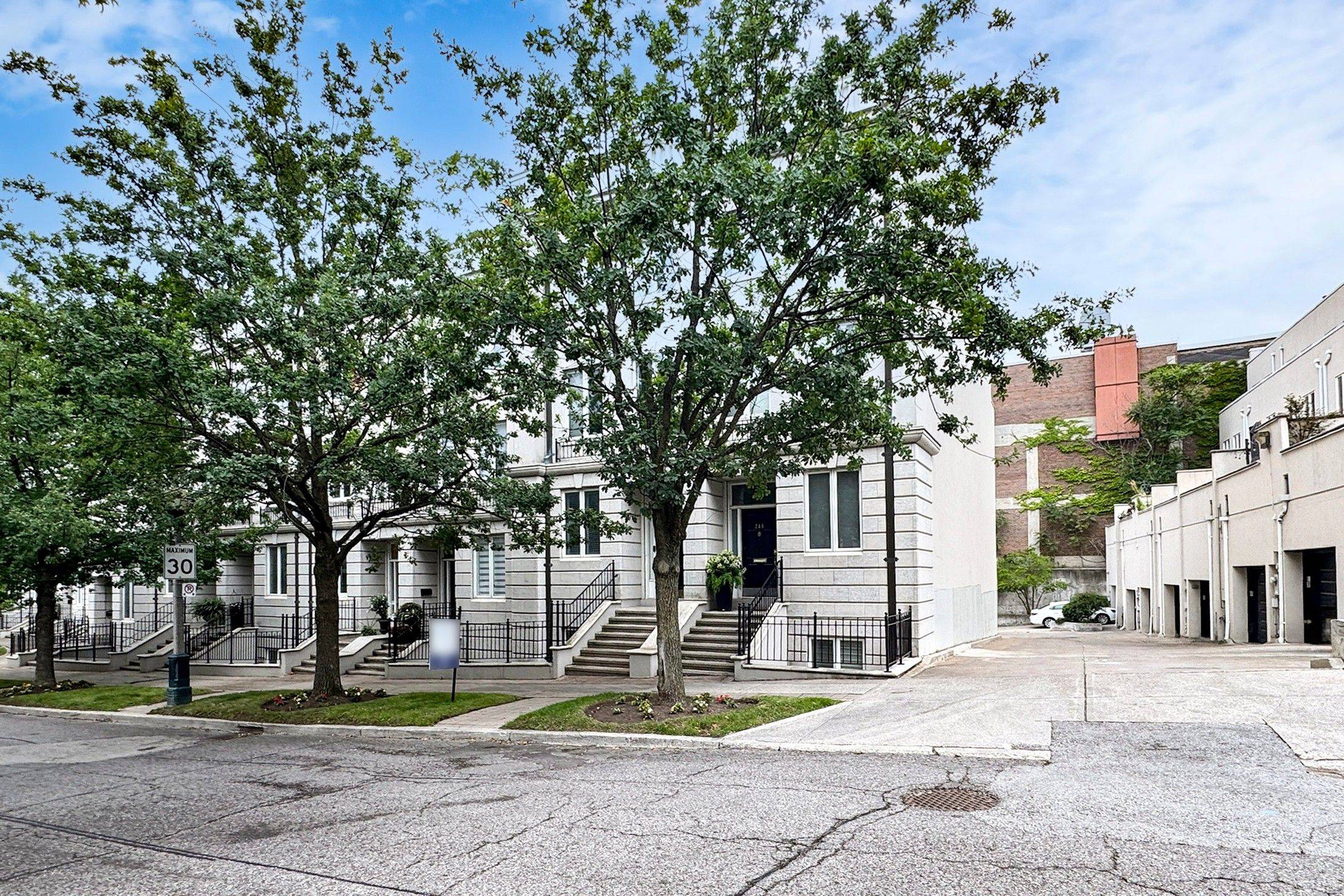 Toronto C02, ON M5R 3R7,246 Walmer RD