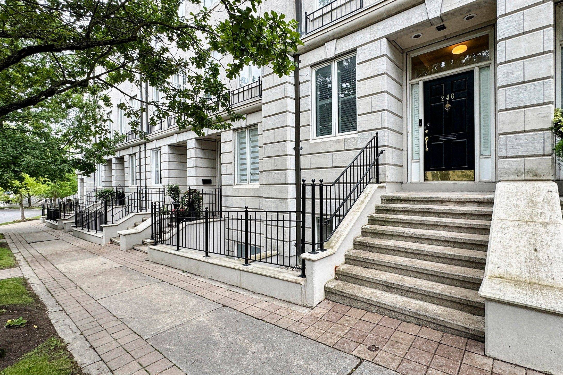 Toronto C02, ON M5R 3R7,246 Walmer RD