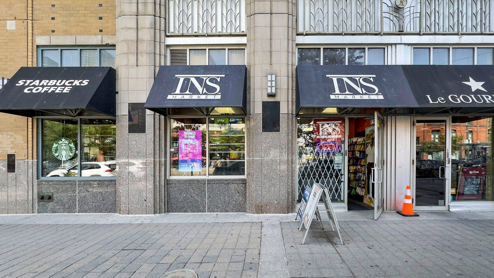 Toronto C01, ON M5V 2L8,148 Spadina AVE #3