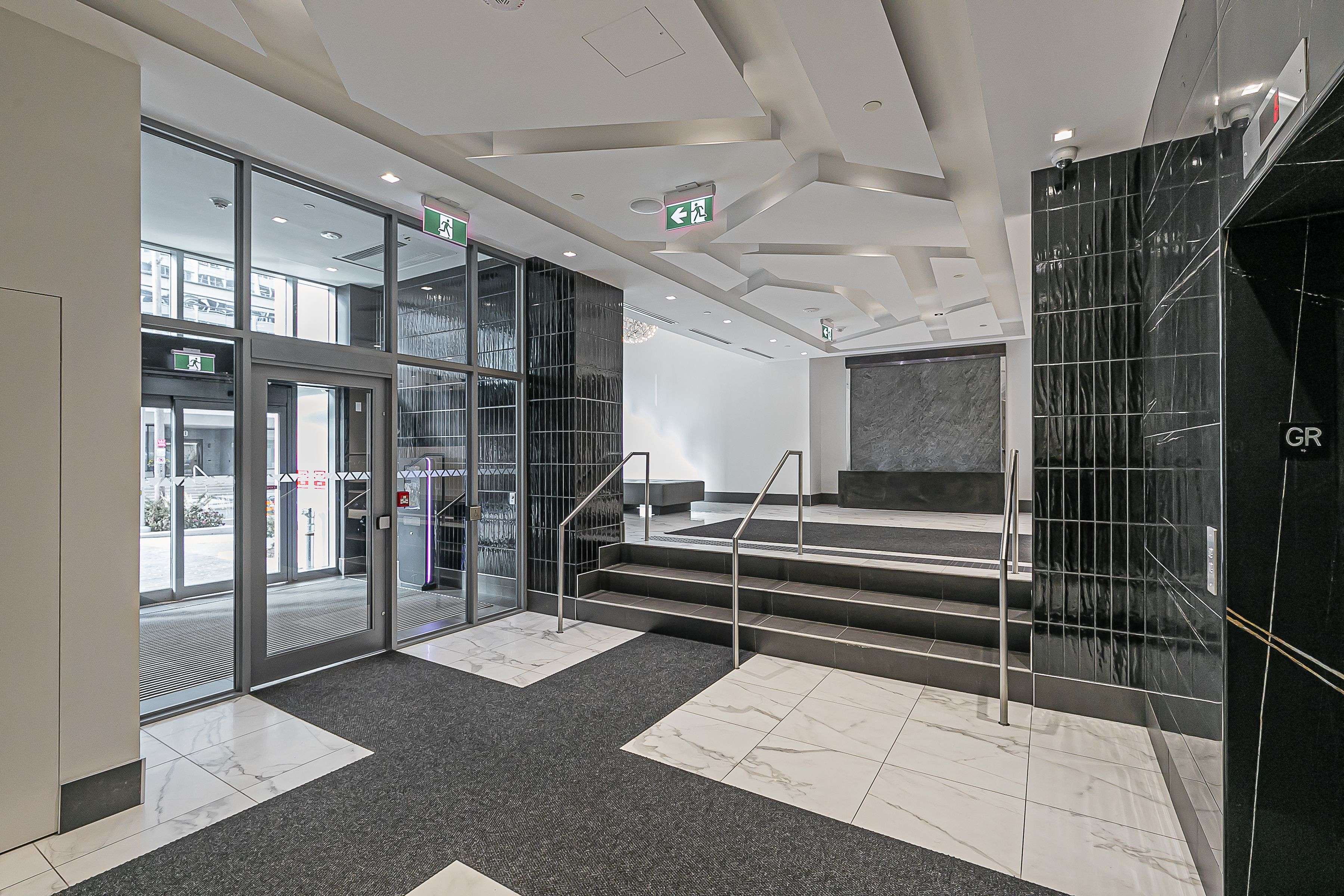 Toronto C10, ON M4S 0E3,25 Holly ST #706