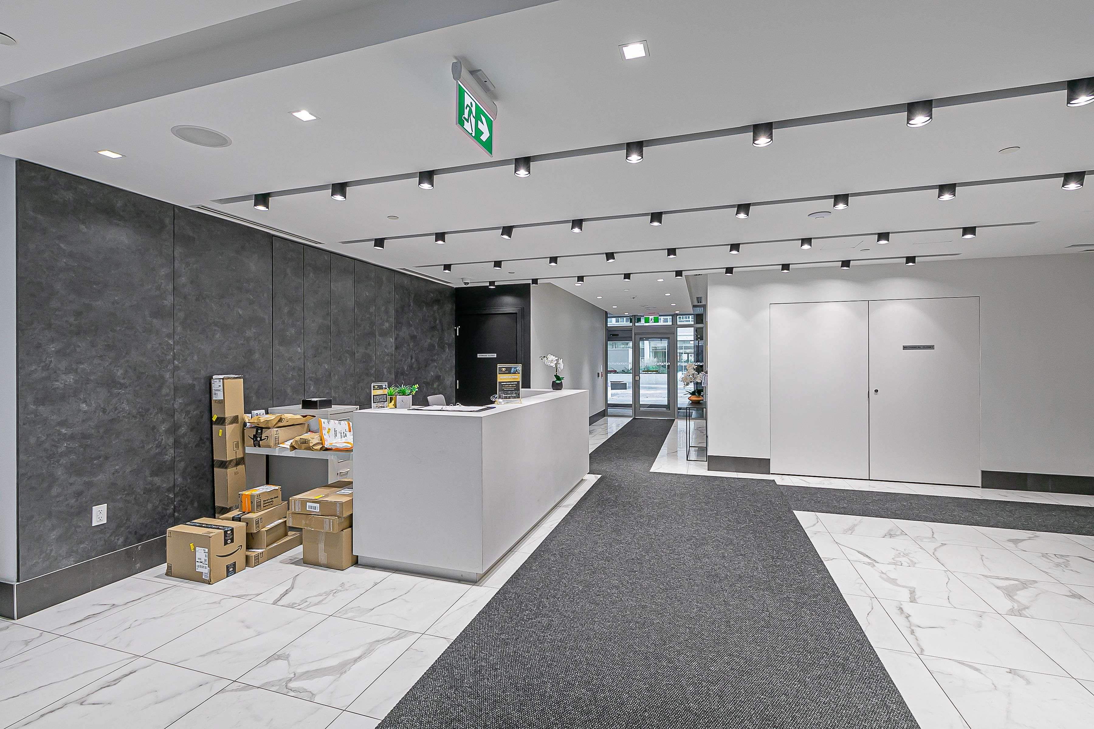 Toronto C10, ON M4S 0E3,25 Holly ST #706