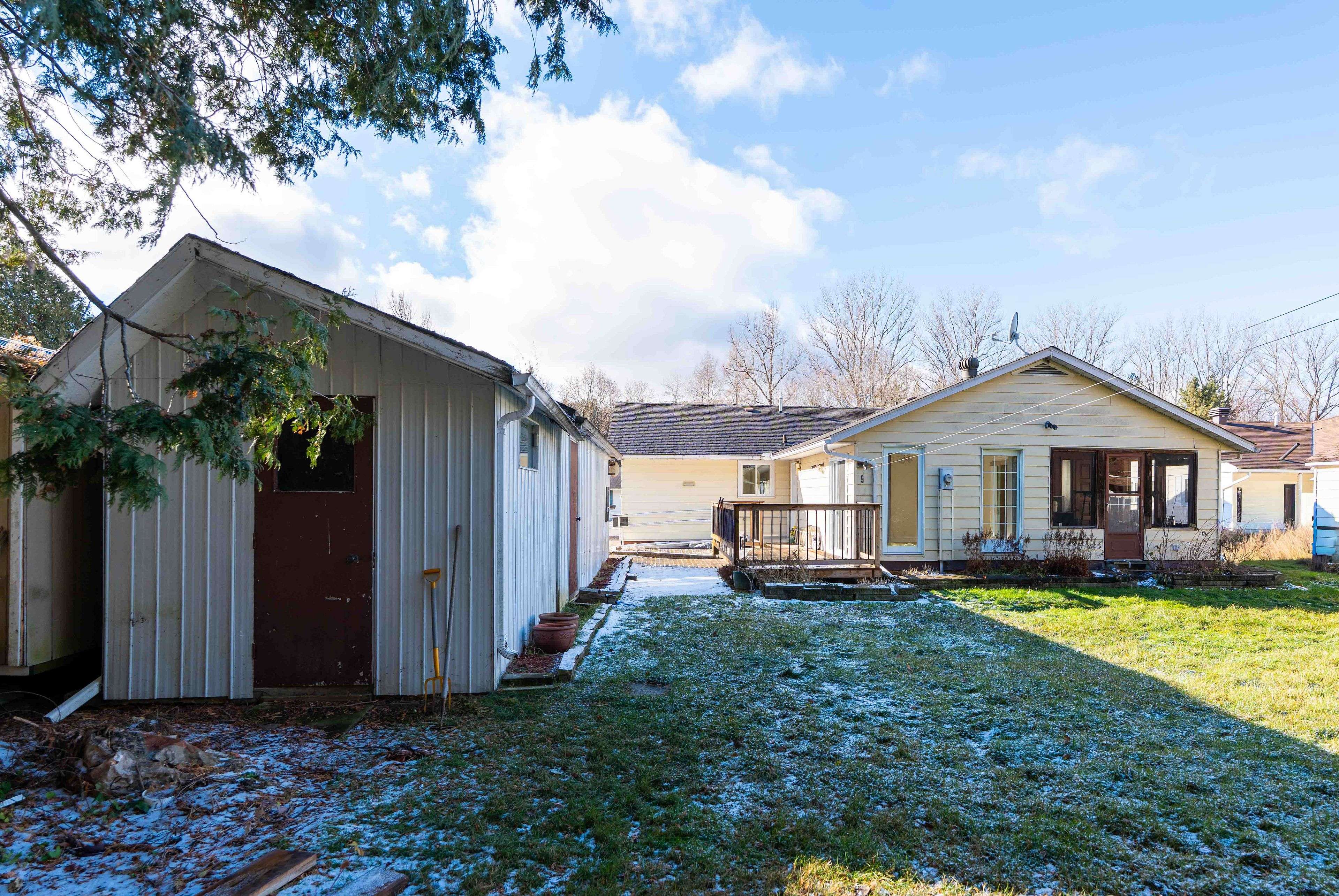 Deep River, ON K0J 1P0,57 Beach AVE