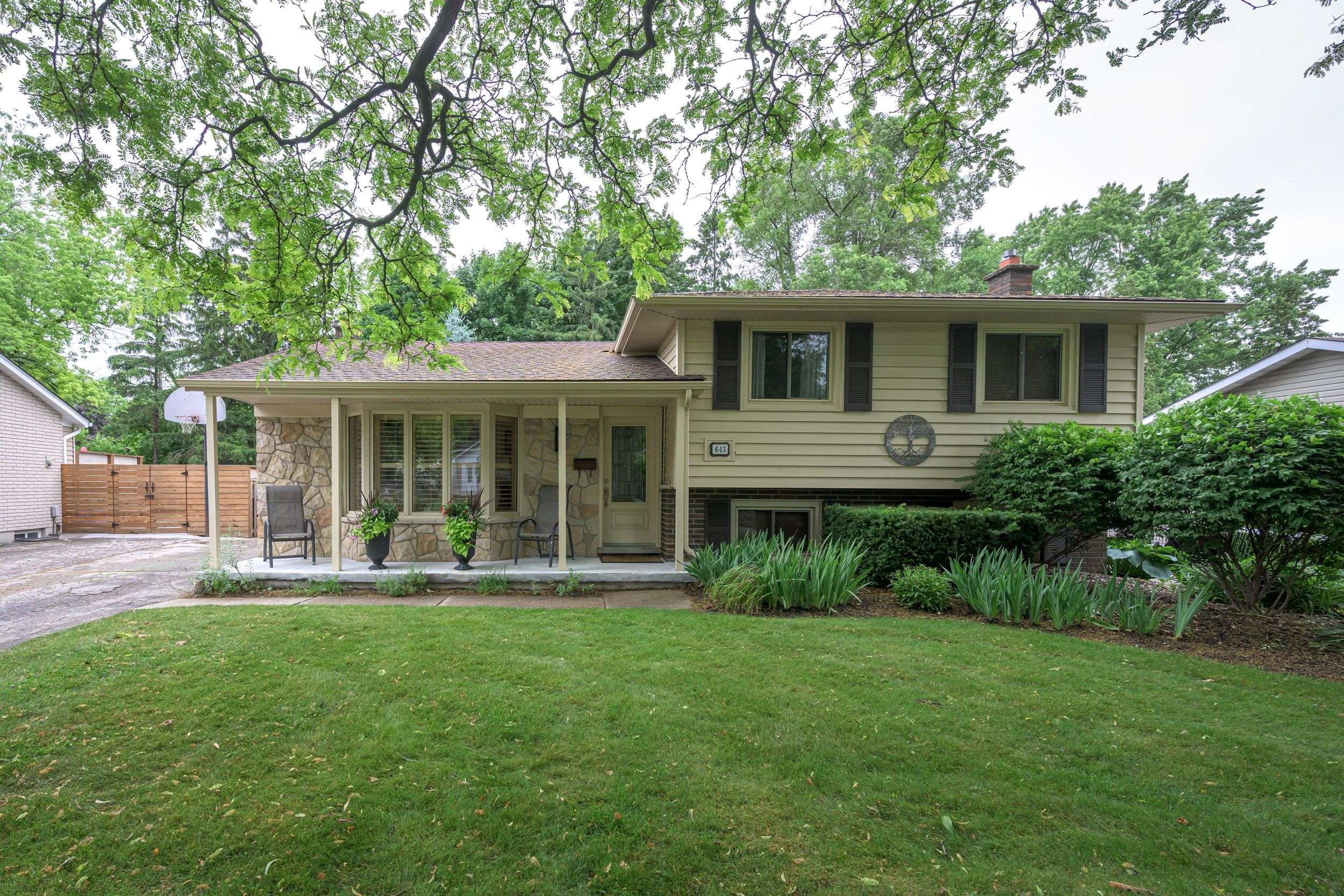 London North, ON N5X 1Y1,643 Dunboyne CRES