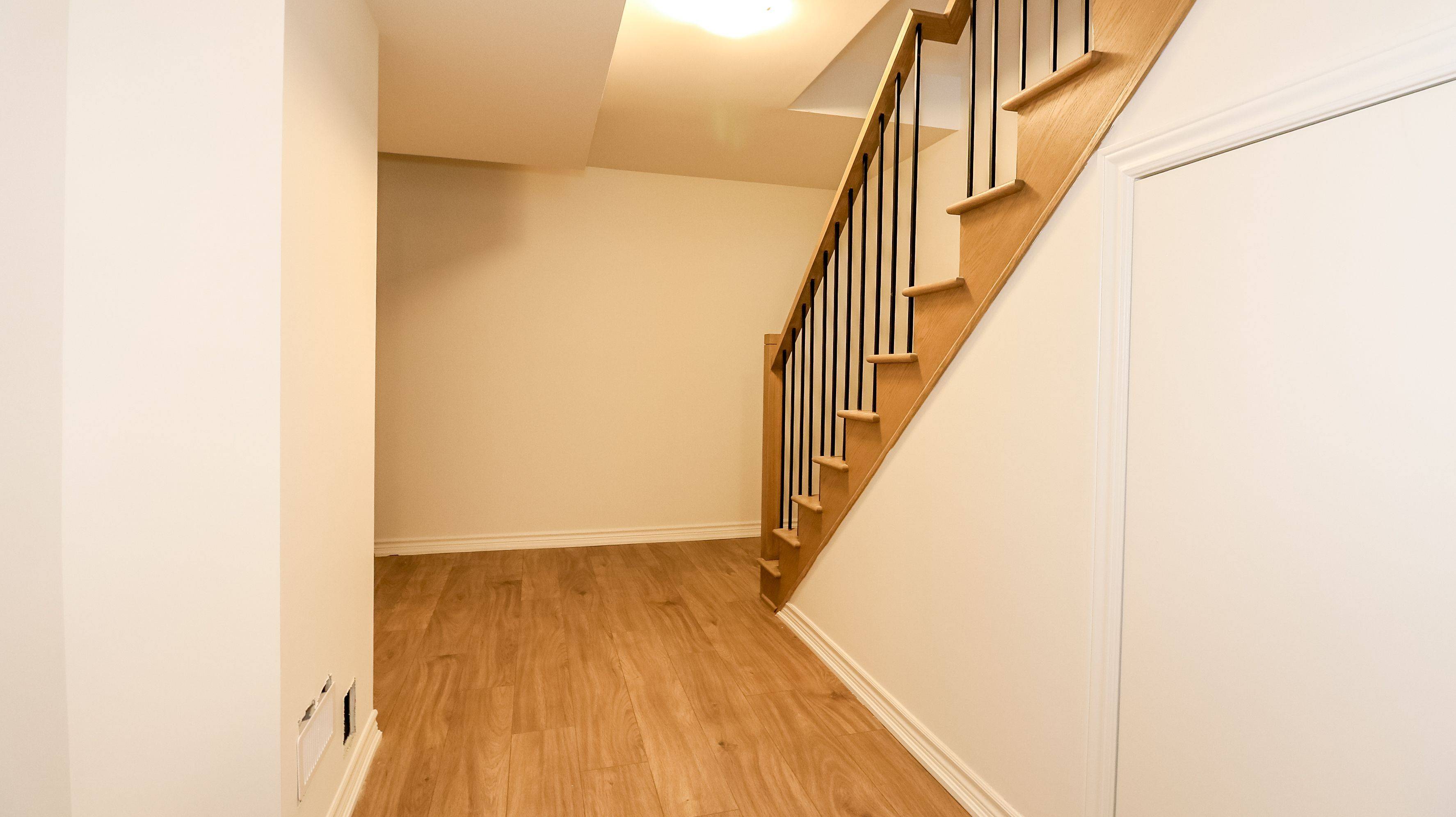 Innisfil, ON L9S 4T9,2029 Matteer CT #Unit 18