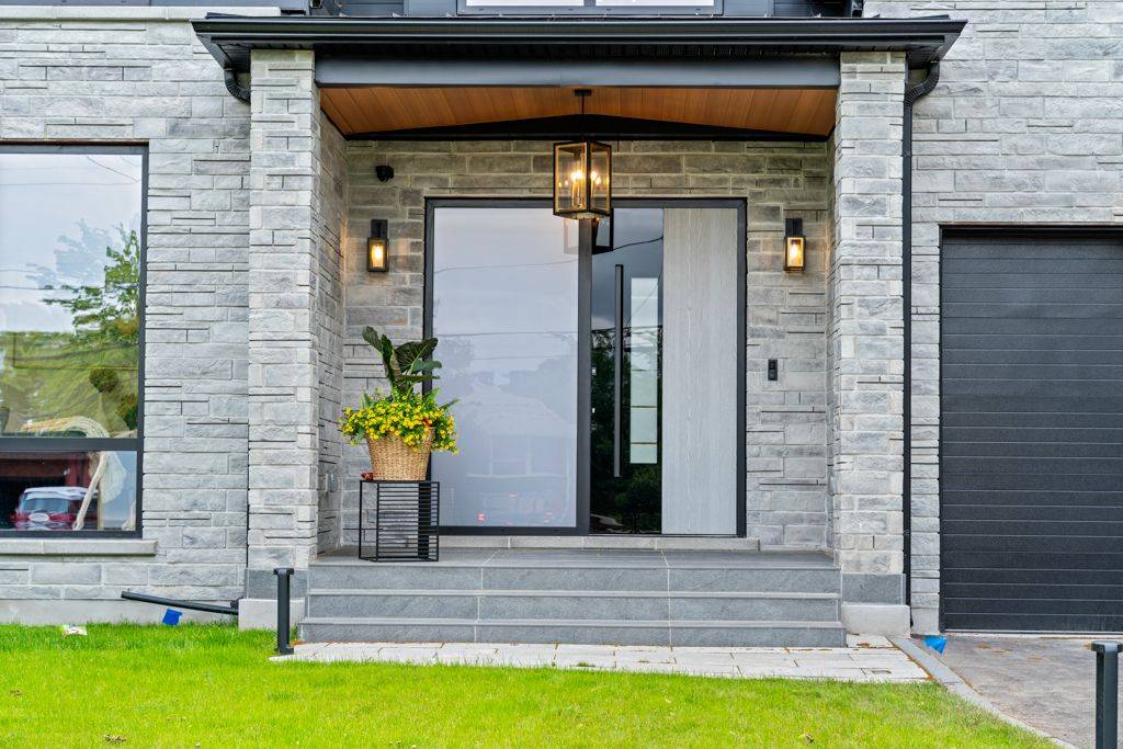 Oakville, ON L6K 2X3,282 Maurice DR