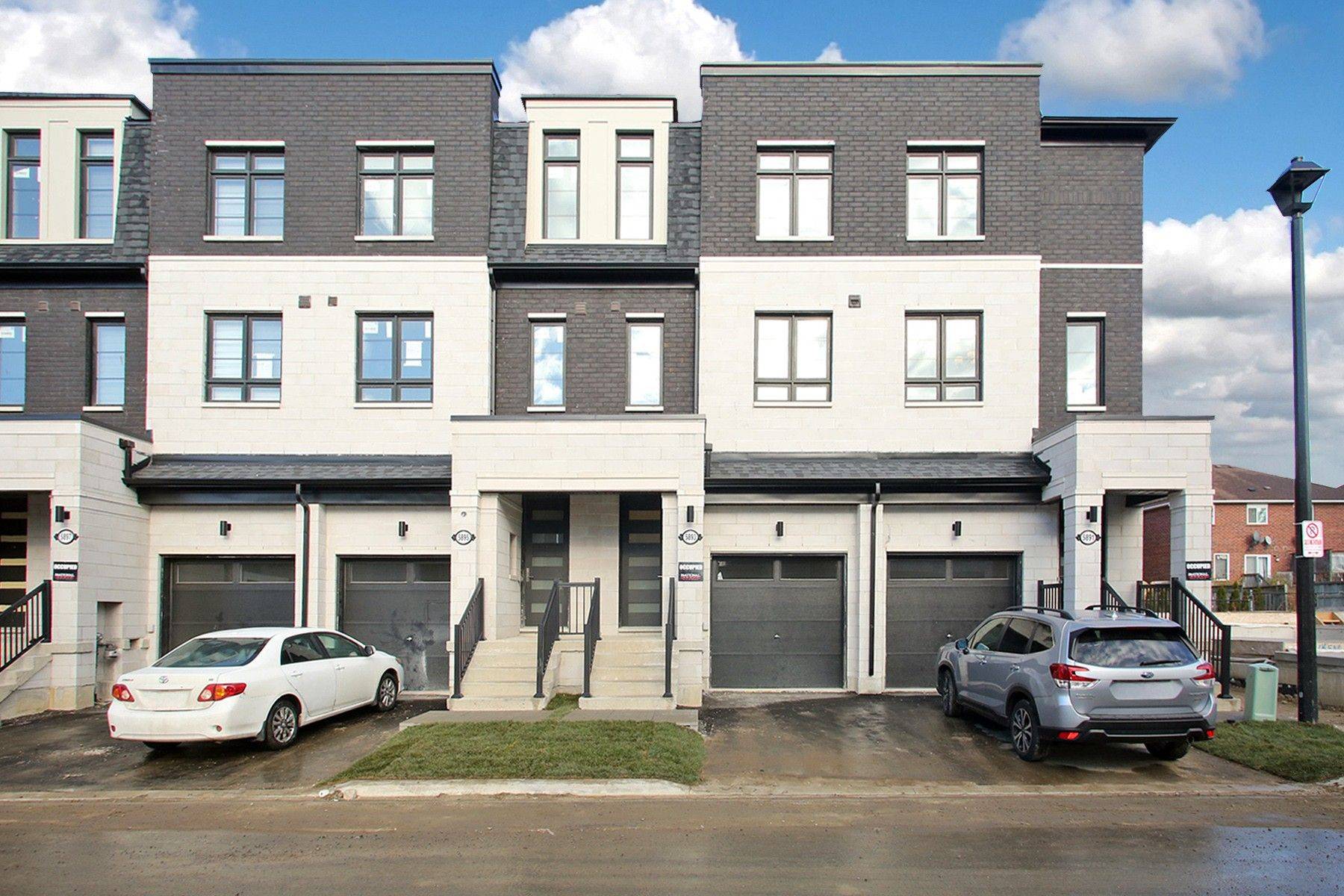 Mississauga, ON L5V 2V9,5893 Saigon ST