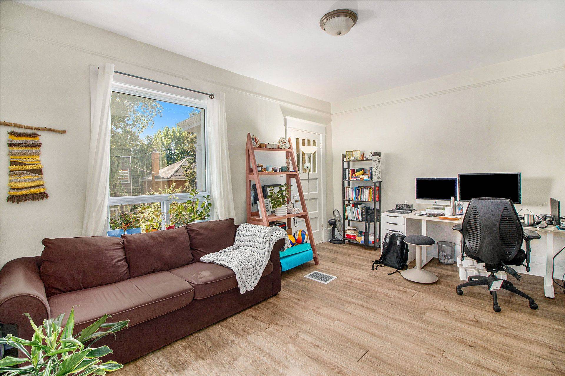 New Edinburgh - Lindenlea, ON K1M 1X6,170 Ivy CRES #1