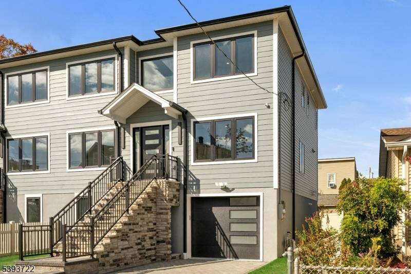 Wallington Boro, NJ 07057,25B Pulaski Ave #B