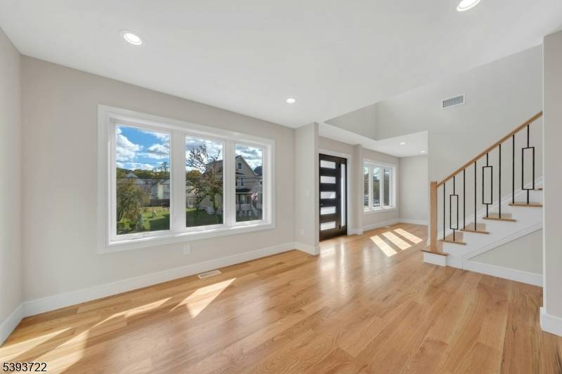 Wallington Boro, NJ 07057,25B Pulaski Ave #B