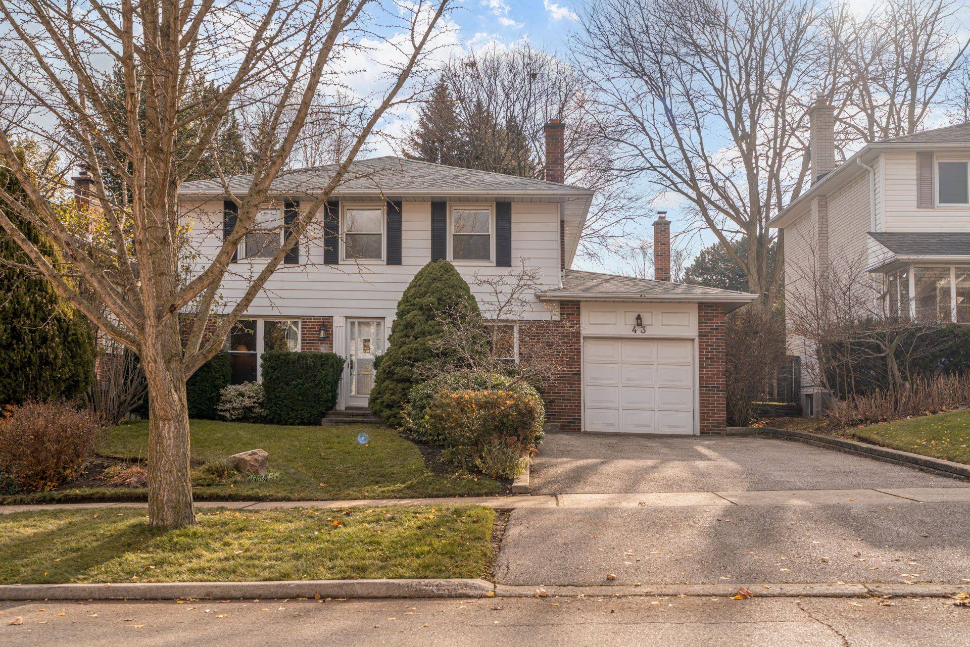 Toronto C12, ON M2L 2R6,43 Davean DR