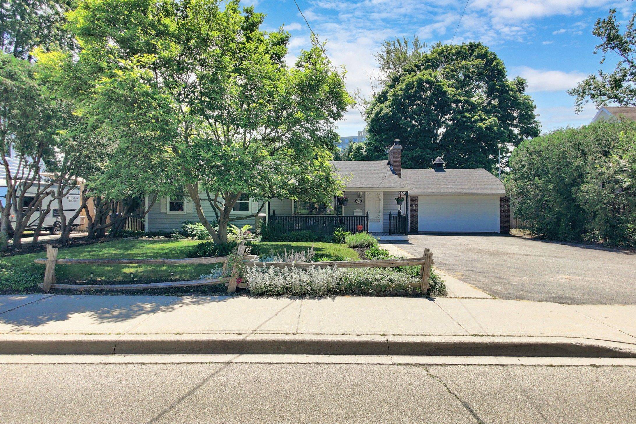 Mississauga, ON L5J 1L2,1924 Balsam AVE