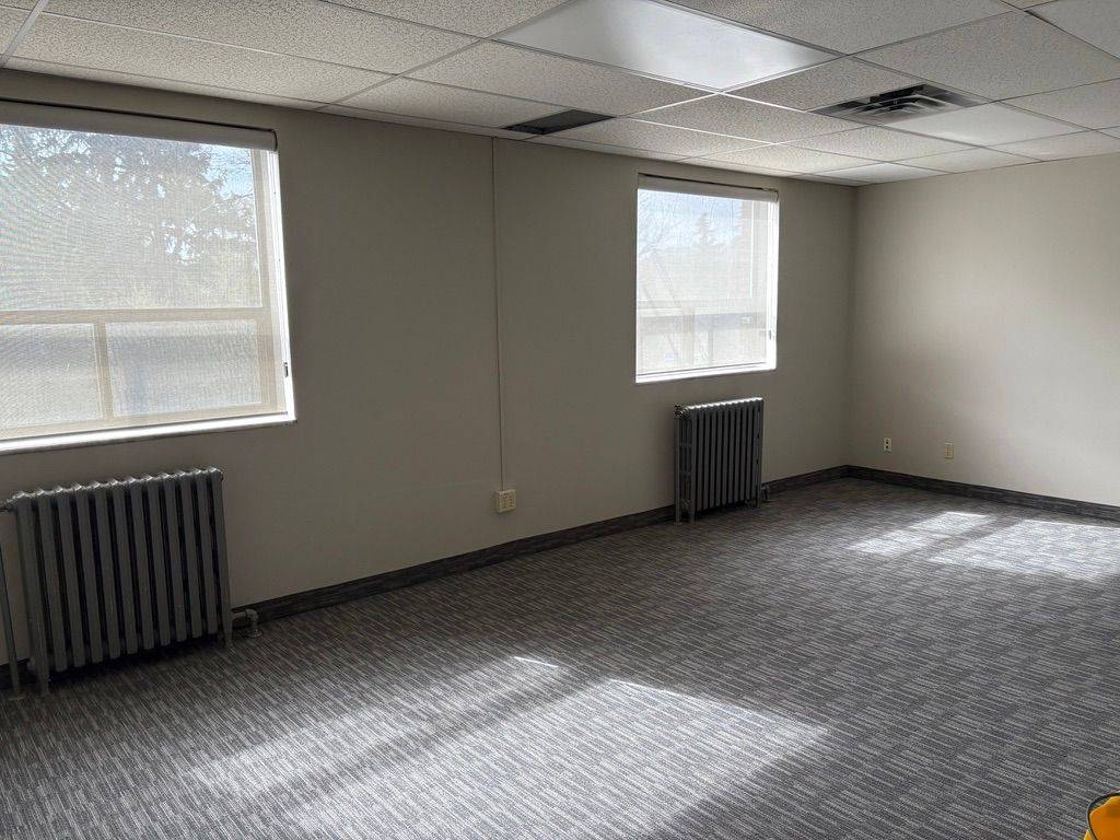 Toronto W01, ON M6S 1P7,2461 9 Bloor ST W