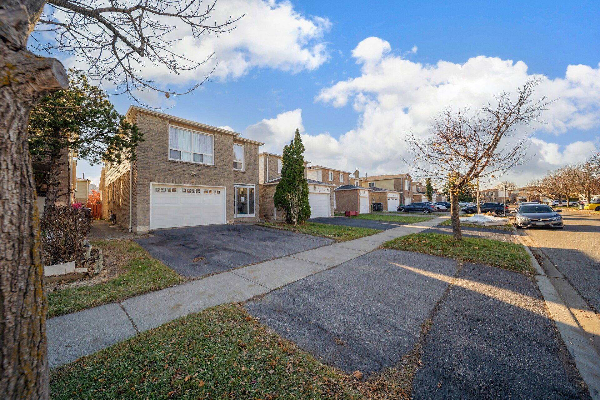 Brampton, ON L6Y 2M4,19 Pickard LN