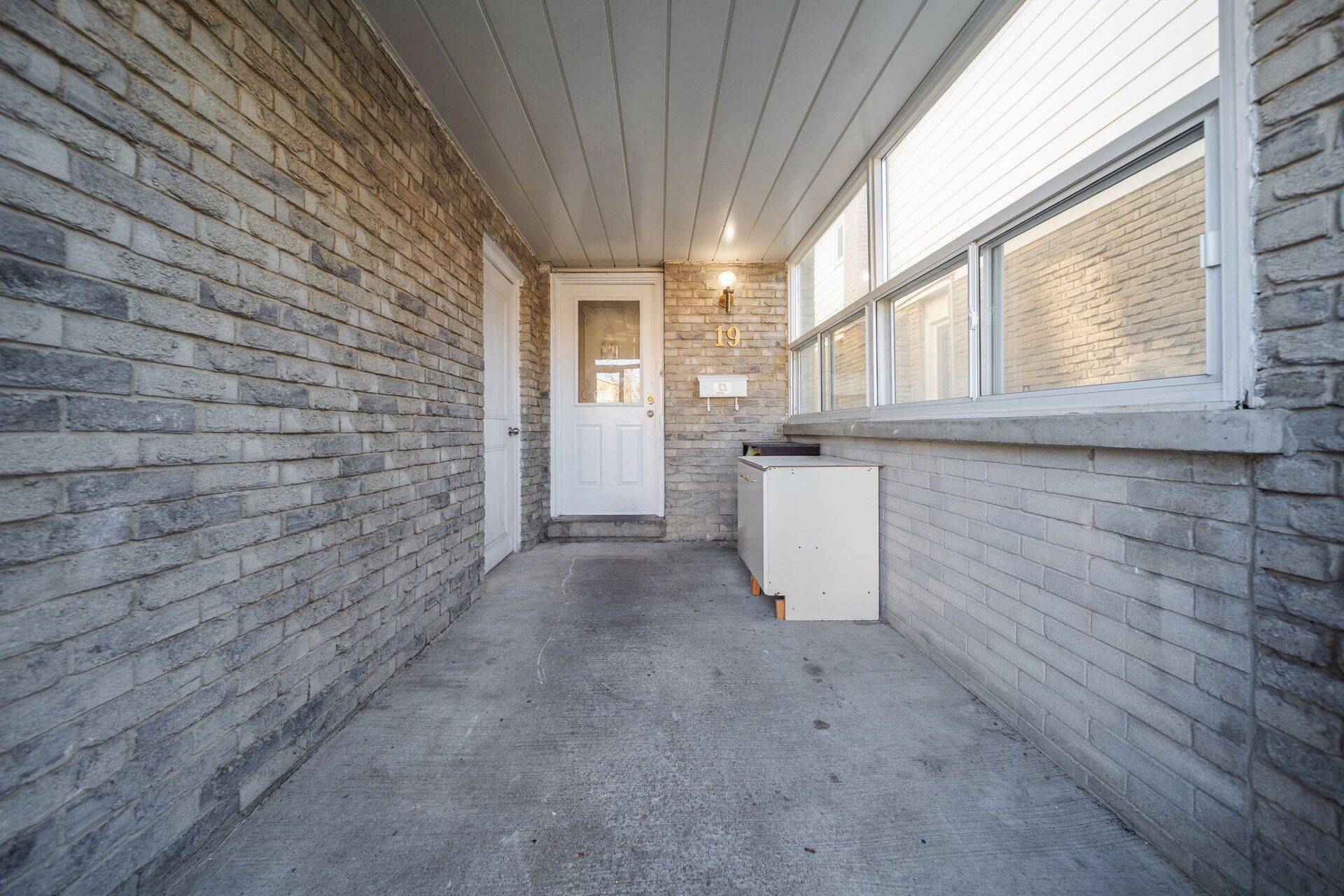 Brampton, ON L6Y 2M4,19 Pickard LN