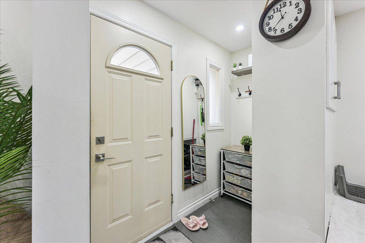 Hamilton, ON L9A 3J9,107 Deschene AVE