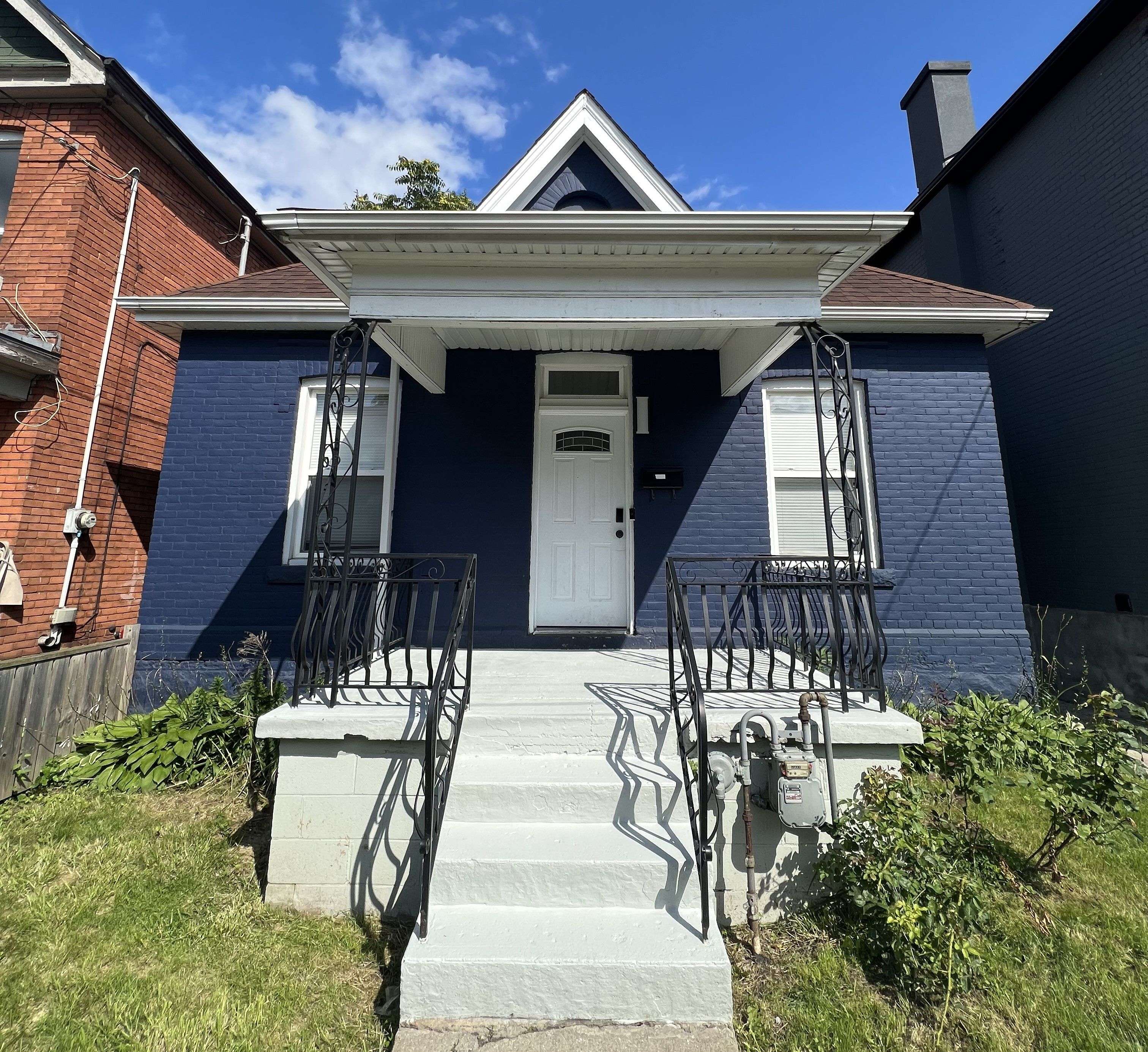 Hamilton, ON L8L 5Y1,44 Madison AVE