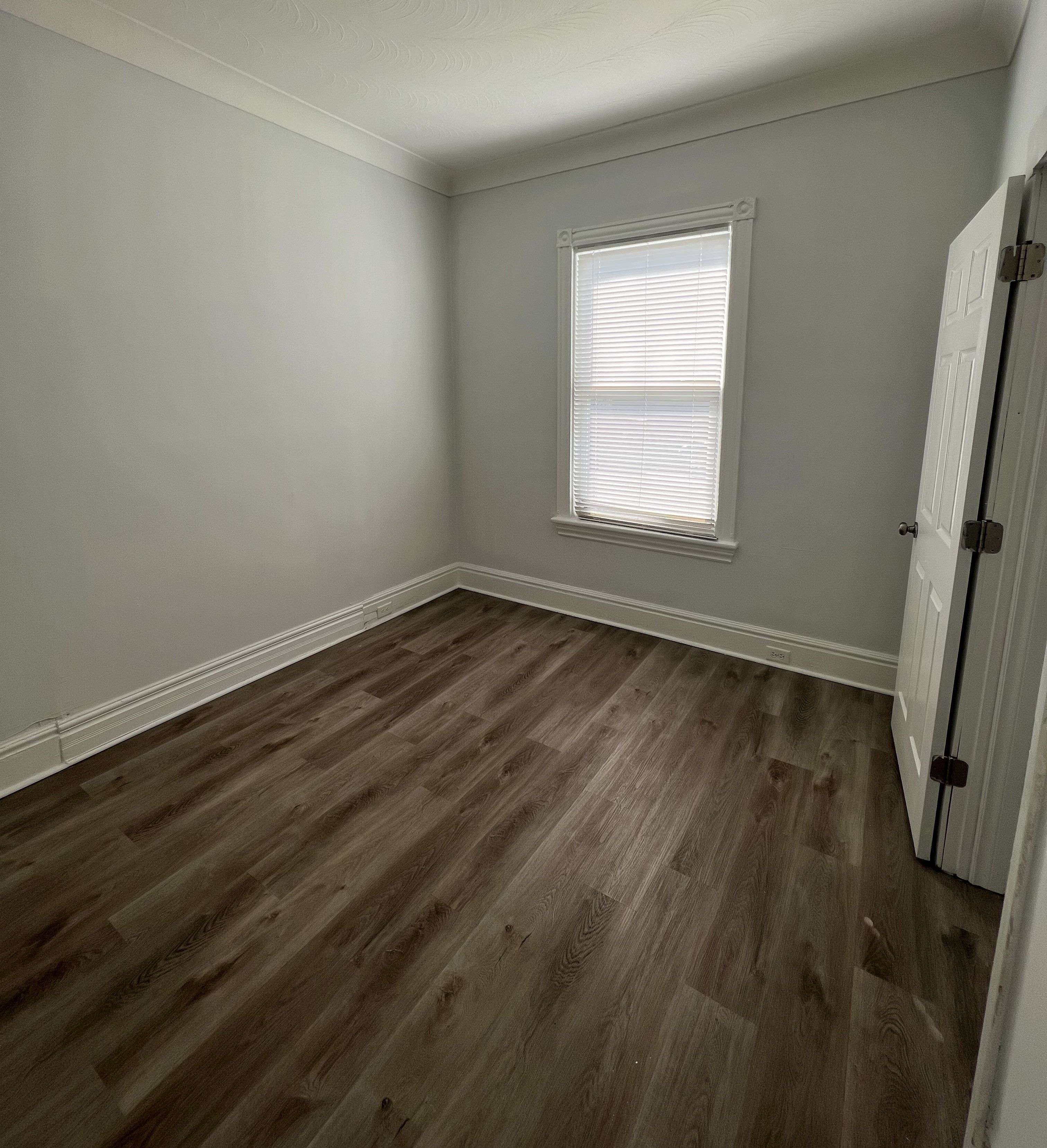 Hamilton, ON L8L 5Y1,44 Madison AVE