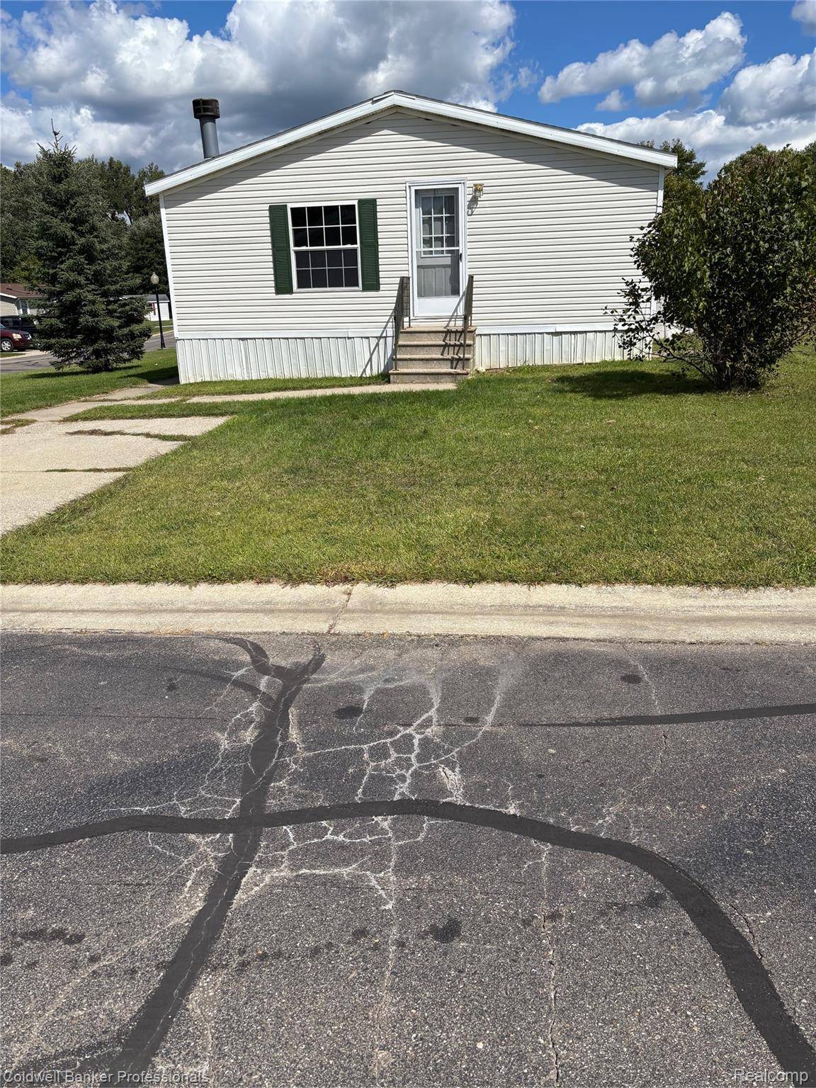 Otisville, MI 48463,315 Orchard Cove DR