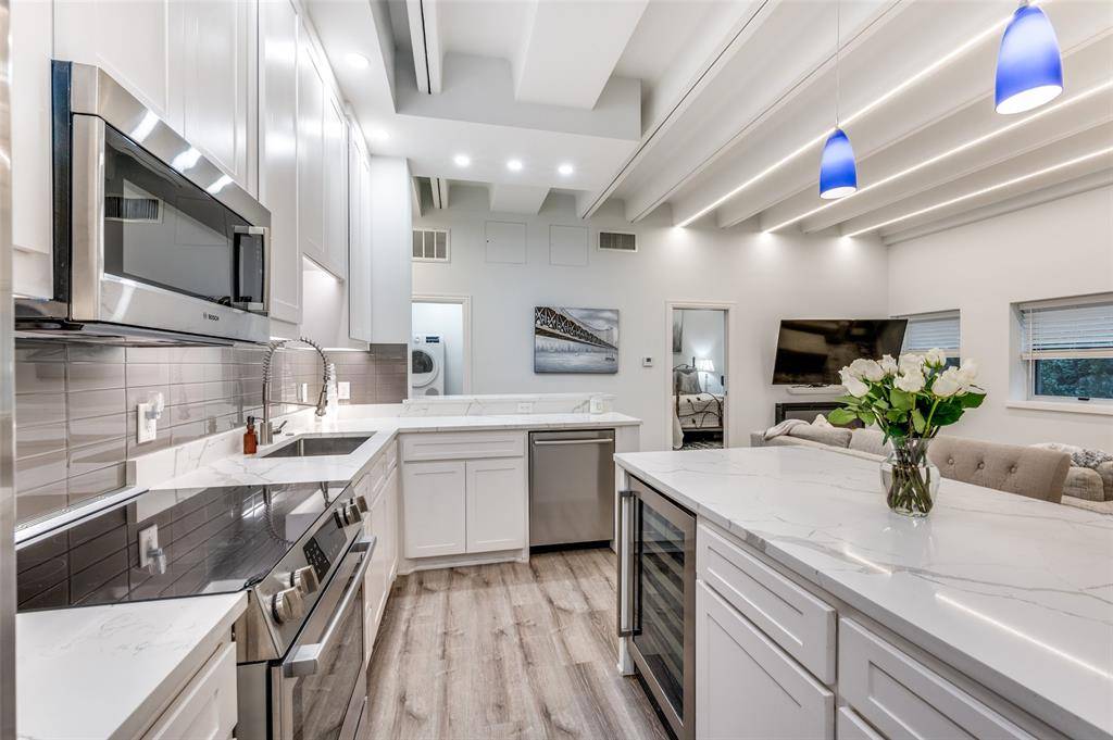 Dallas, TX 75225,6211 W Northwest Highway #G202