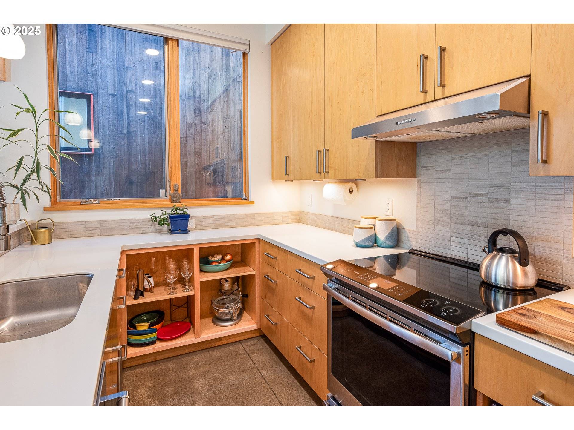 Eugene, OR 97405,2747 FRIENDLY ALY