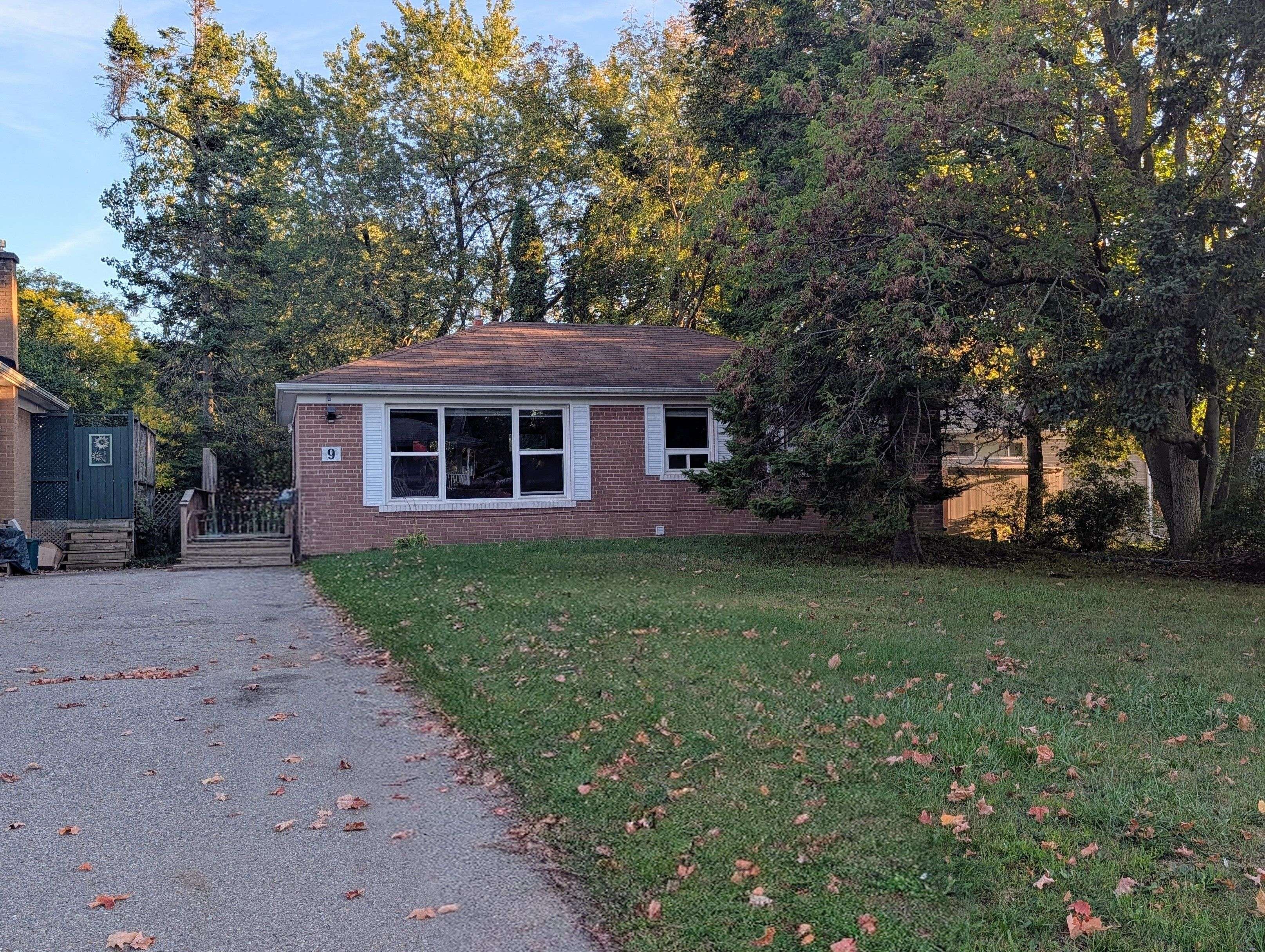 Ajax, ON L1S 6H3,9 Hiley AVE #Main