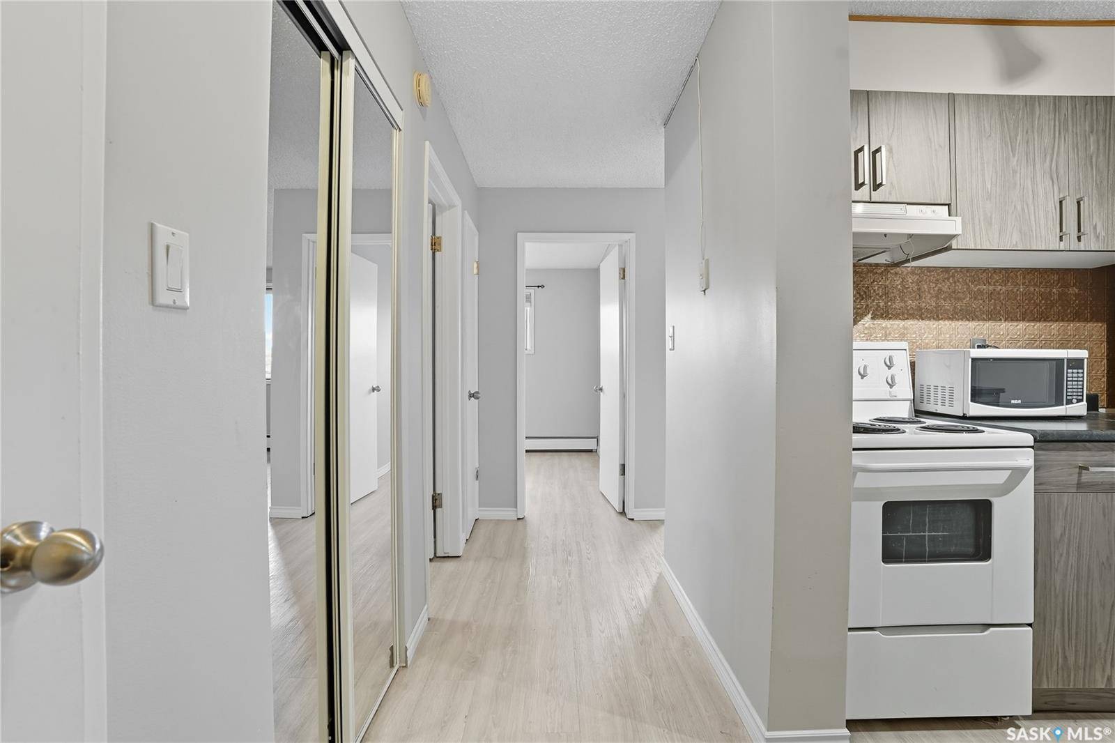 Saskatoon, SK S7K 1E3,5 Columbia DRIVE #103