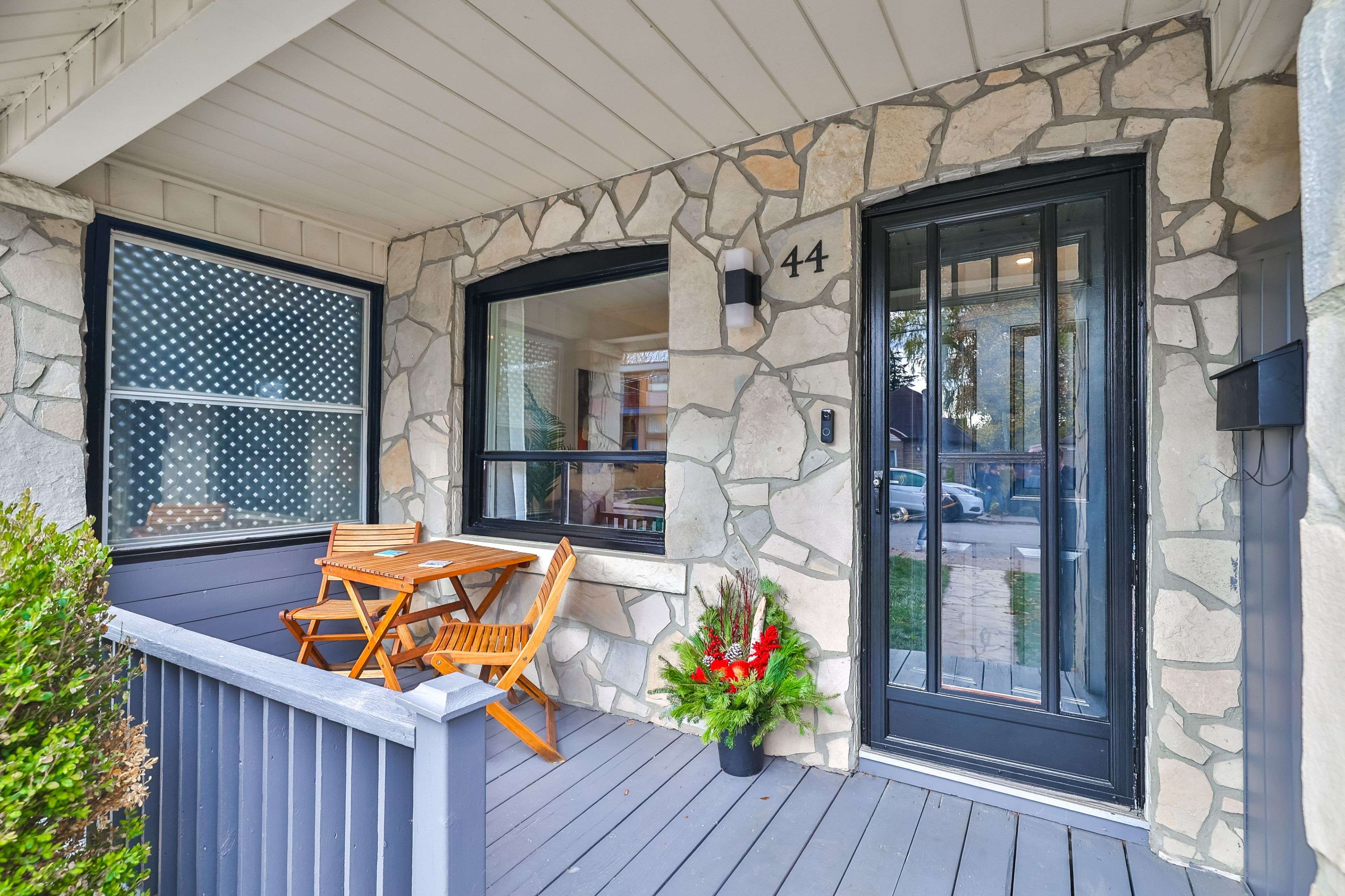 Toronto E06, ON M1N 1W6,44 Linton AVE