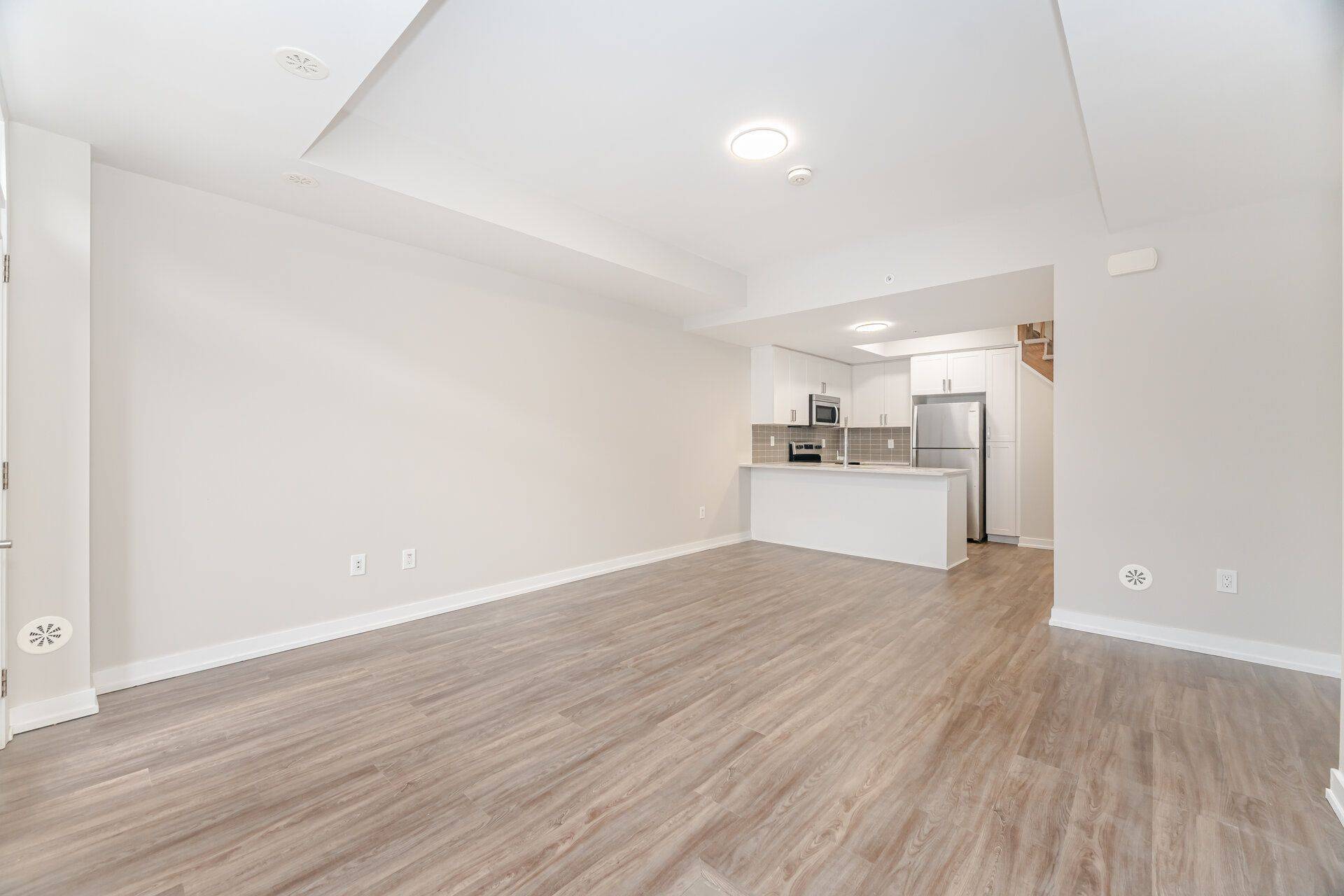 Pickering, ON L1V 0E9,1555 Kingston RD #516