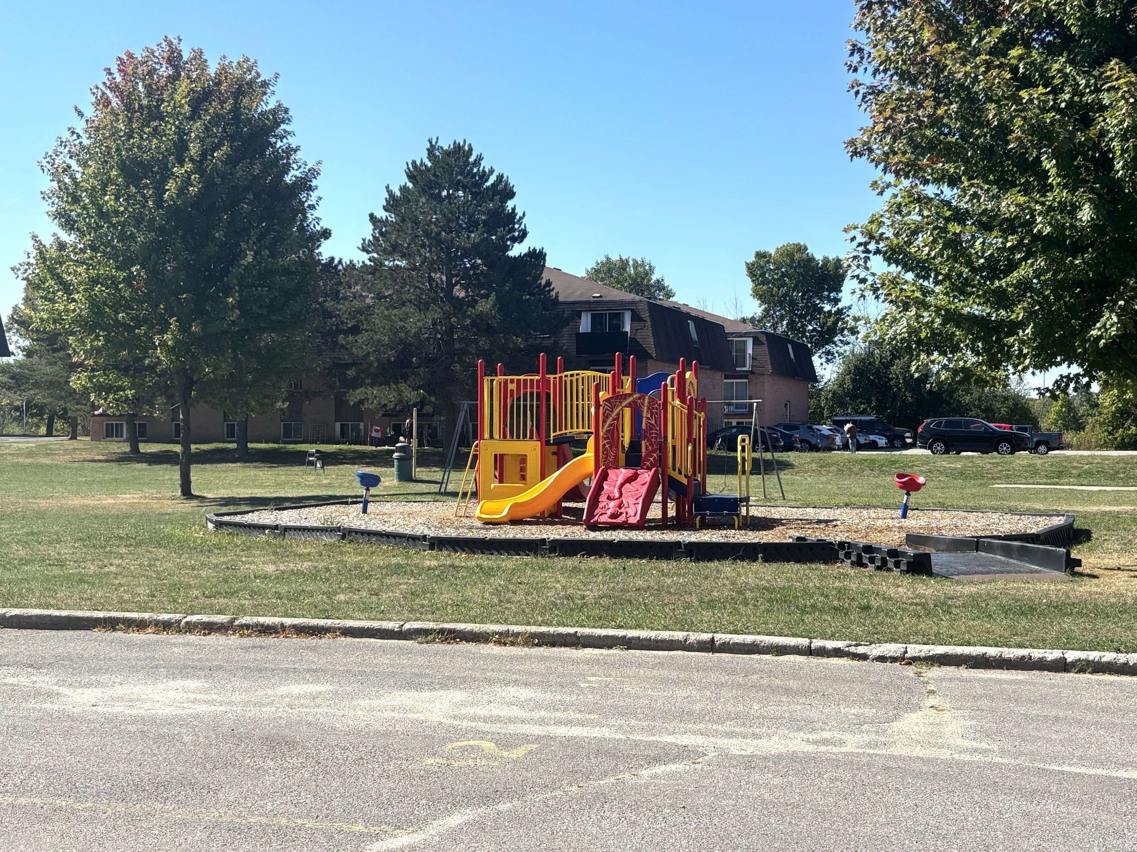 Brockville, ON K6V 6H6,810 Kyle CT #102