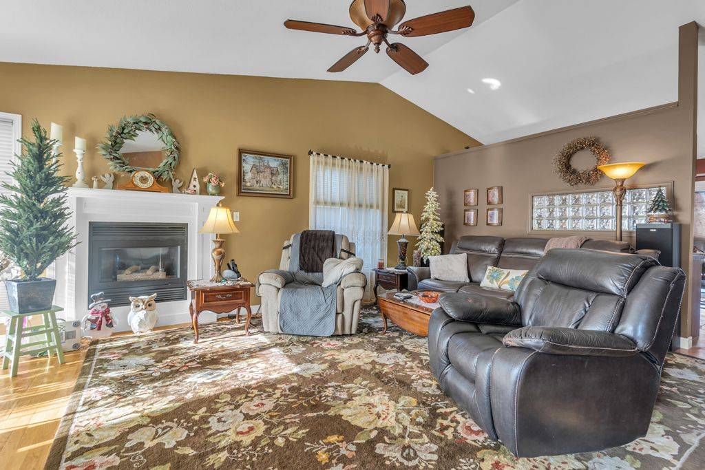 Tillsonburg, ON N4G 1E5,24 Barker ST