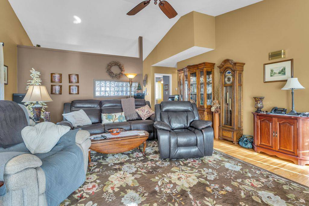 Tillsonburg, ON N4G 1E5,24 Barker ST