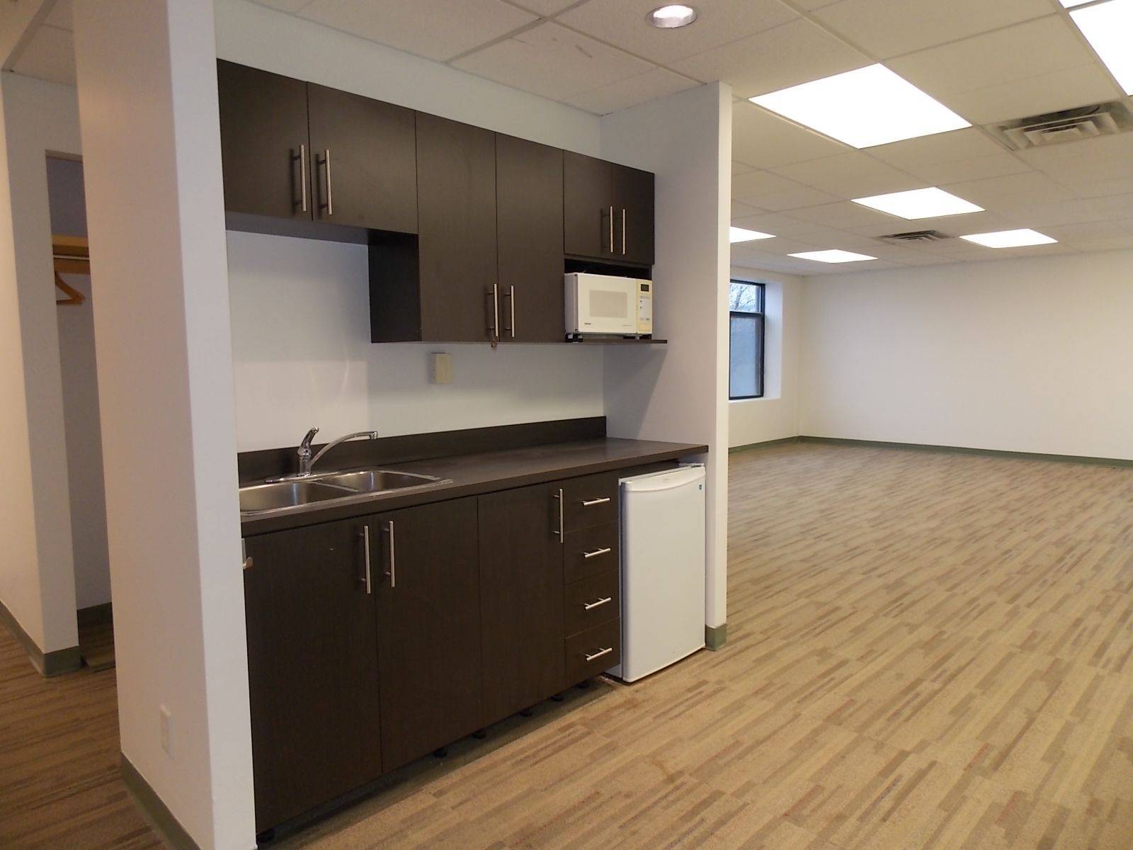 Elmvale Acres And Area, ON K1B 5N1,2212 Gladwin CRES #E1 - Upper Level