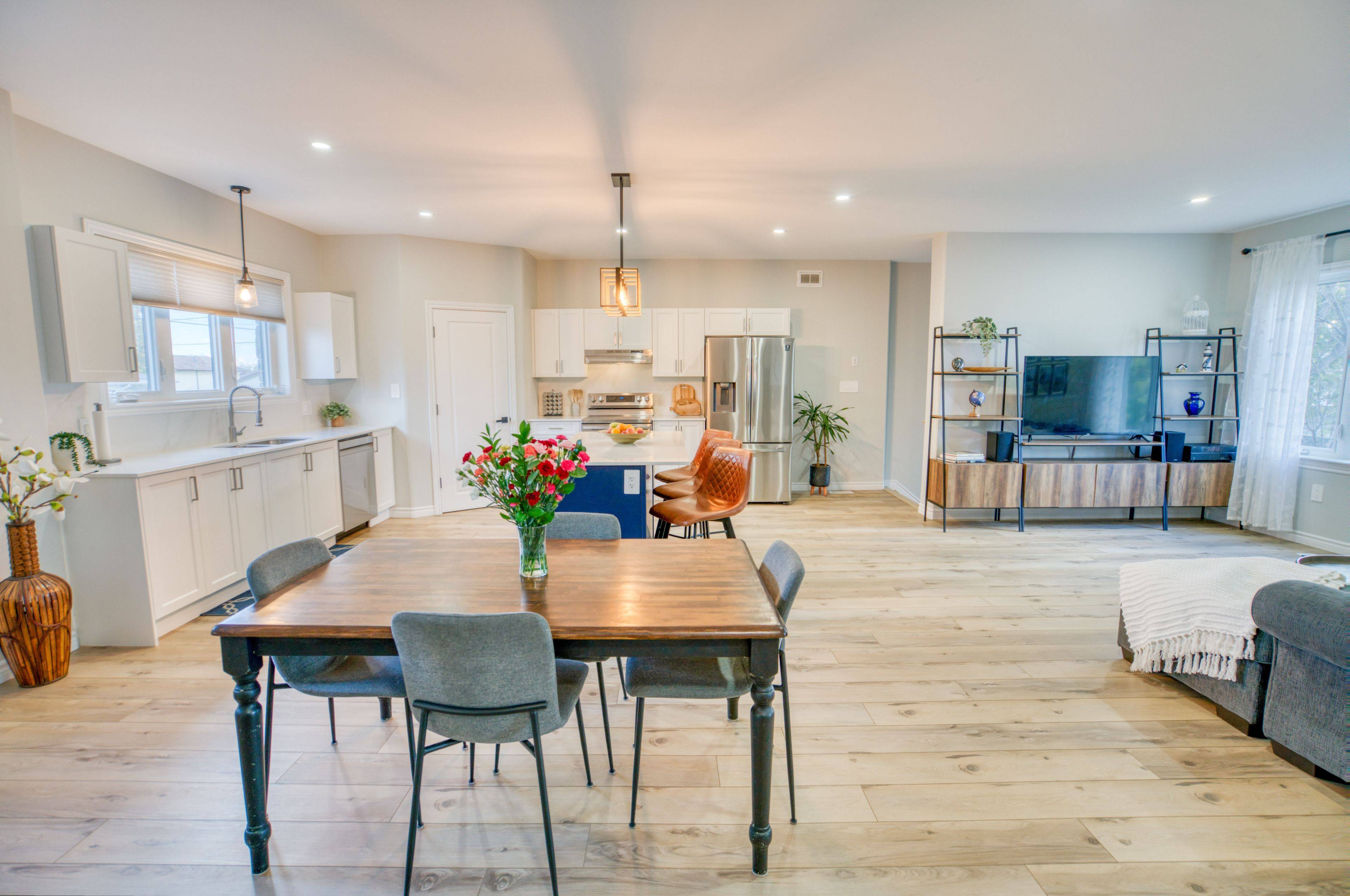 Loyalist, ON K0H 2H0,5 Cross ST