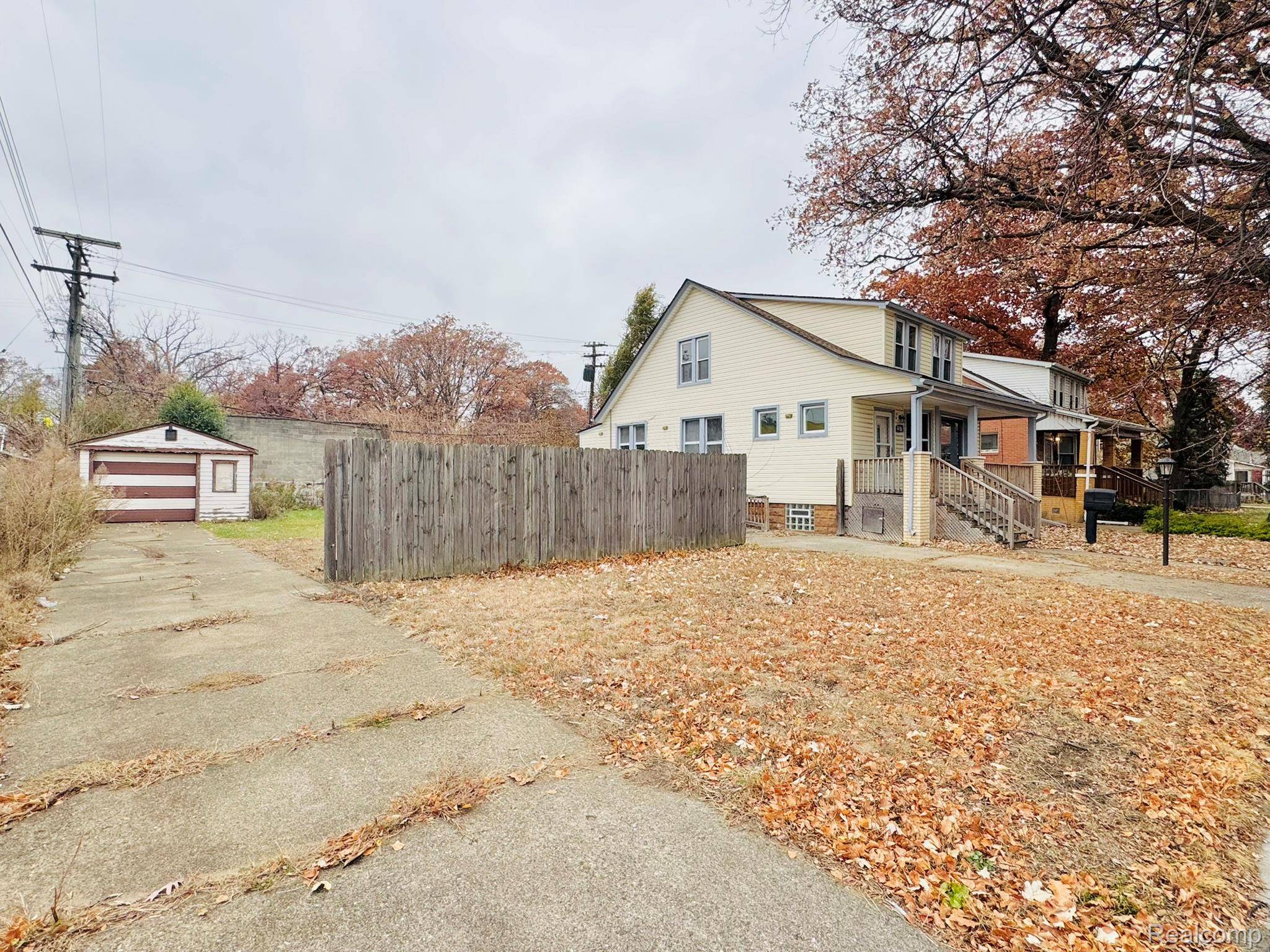 Fenton, MI 48220,207 Farmdale ST