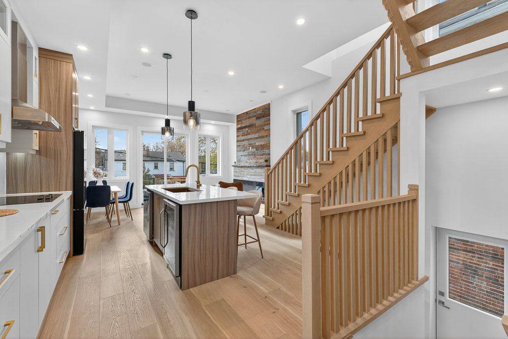 Toronto E03, ON M4C 2B1,223 Queensdale AVE