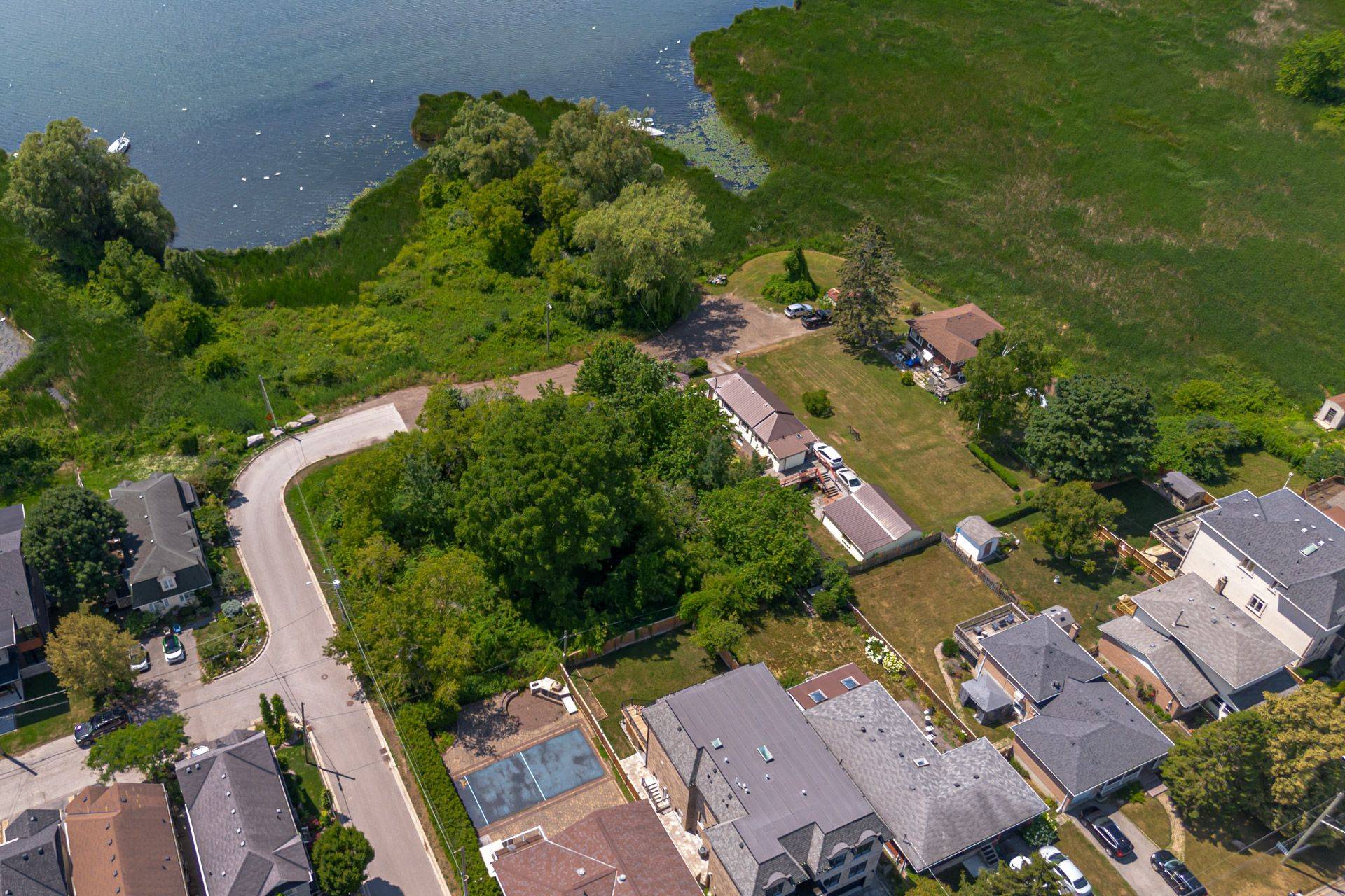 Pickering, ON L1W 1N1,805 St. Martins DR