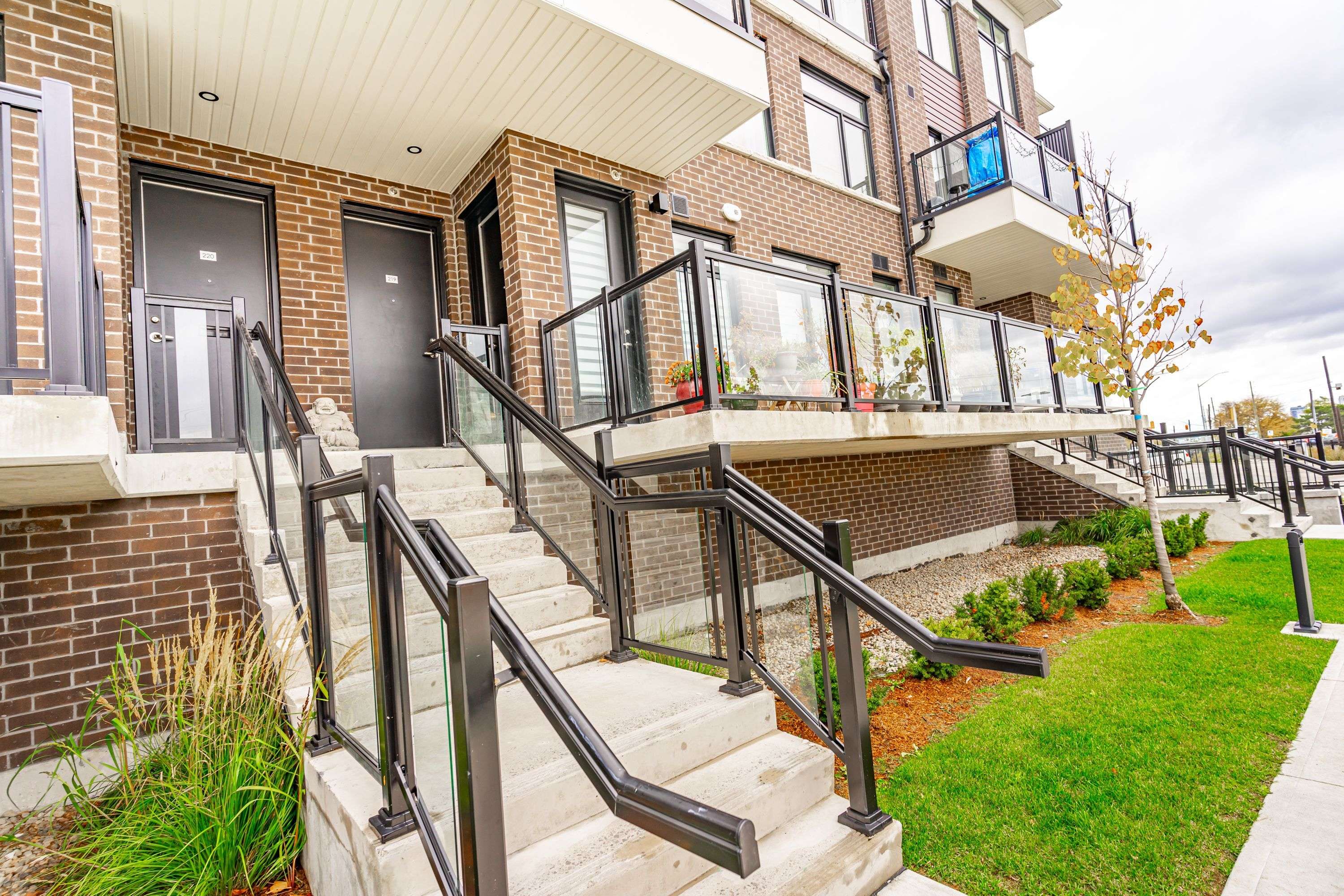 Pickering, ON L1V 0H1,755 Omega DR #218