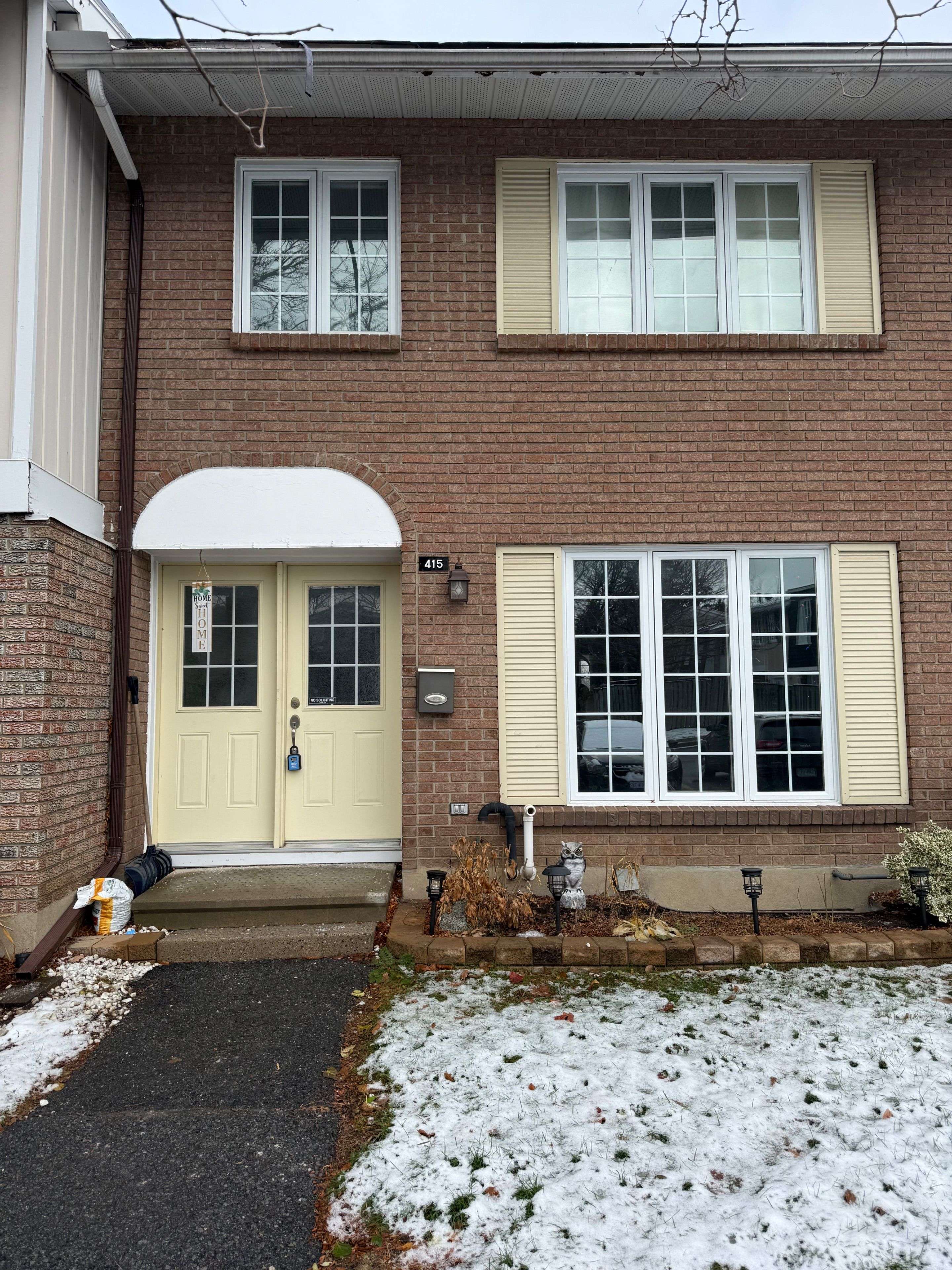 Mooneys Bay - Carleton Heights And Area, ON K2C 3M9,415 Kintyre Private