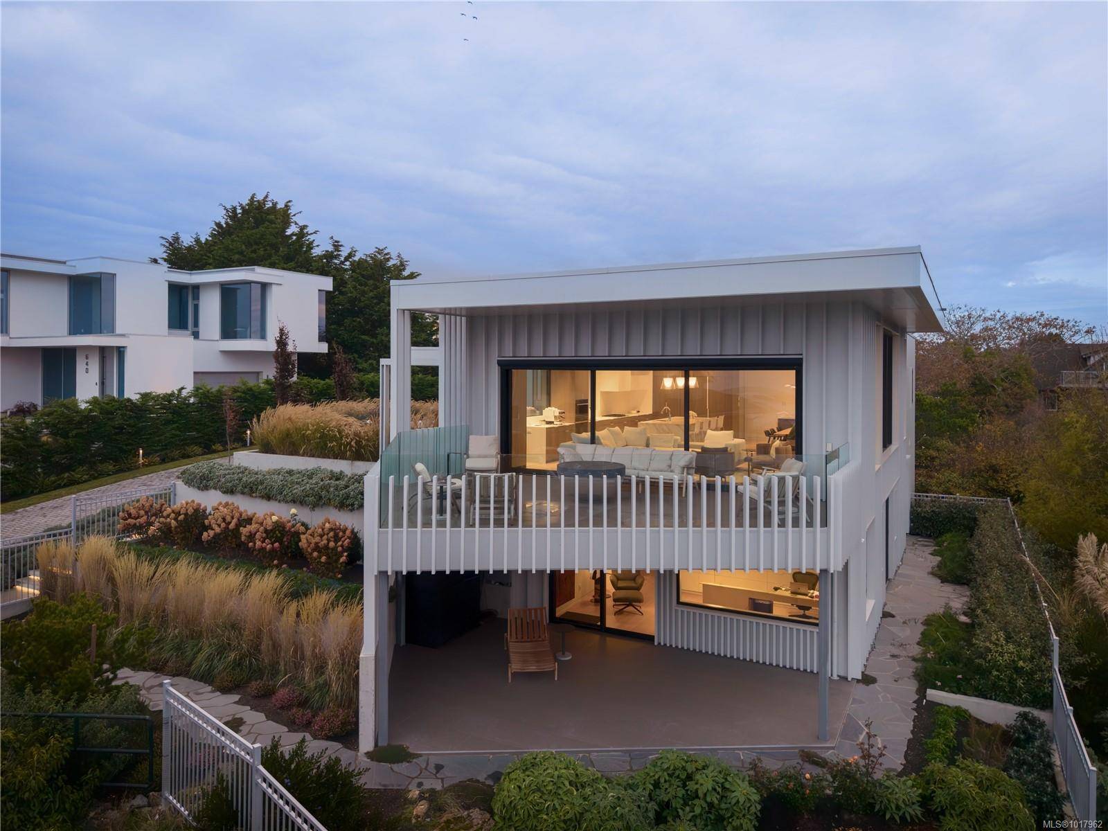 Oak Bay, BC V8S 3N7,642 Beach Dr