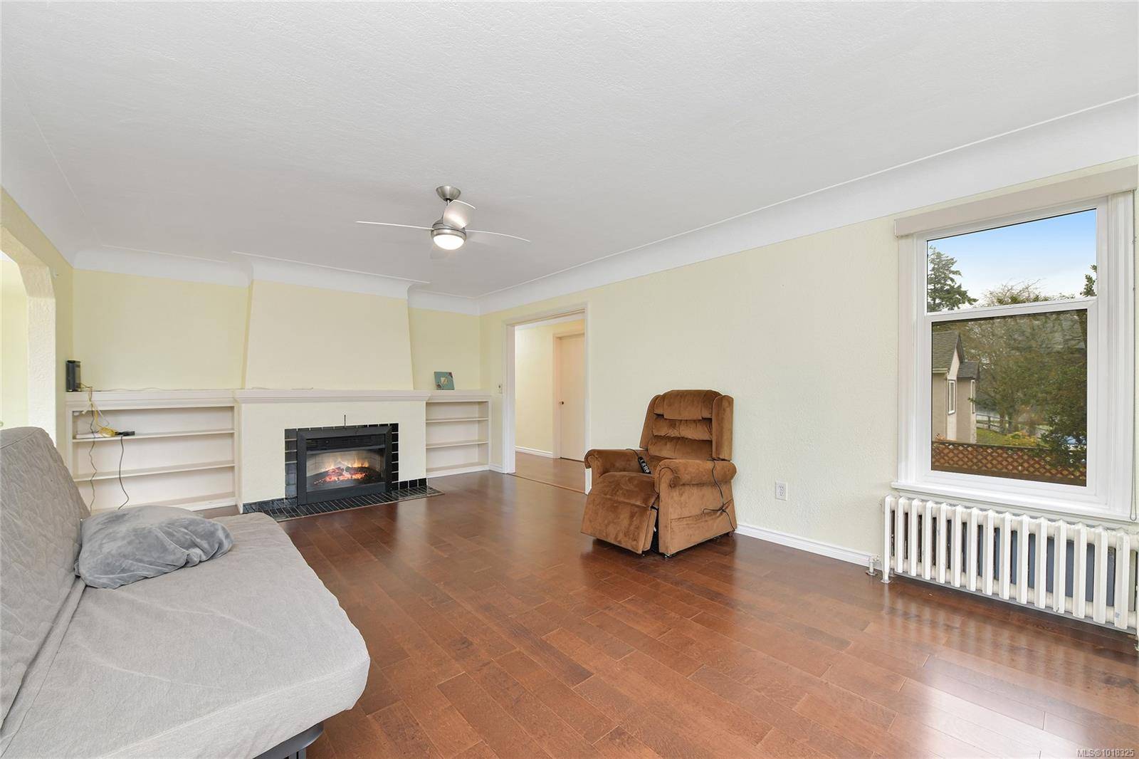 Saanich, BC V9A 1N6,746 Gorge Rd W