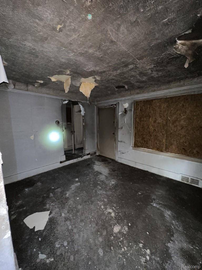 Detroit, MI 48227,15384 Lesure ST