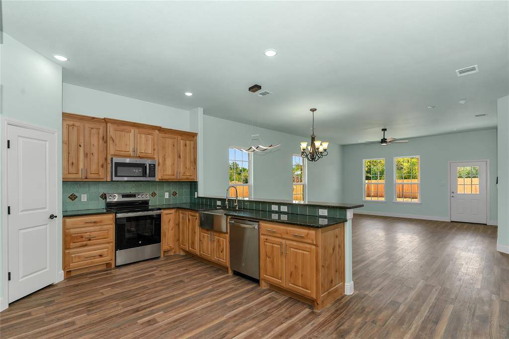 Cleburne, TX 76033,868 Fuller Road