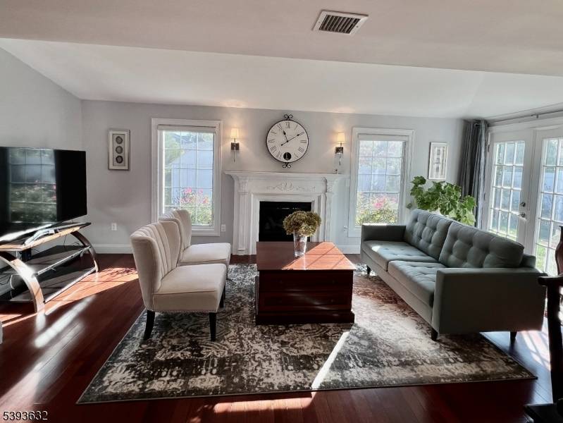 Emerson Boro, NJ 07630,15 Sullivan Dr