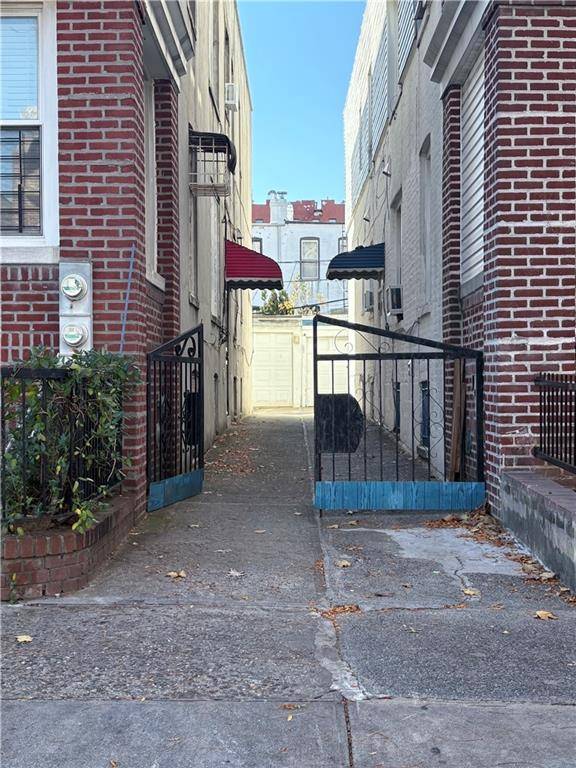 Brooklyn, NY 11220,352 68th ST