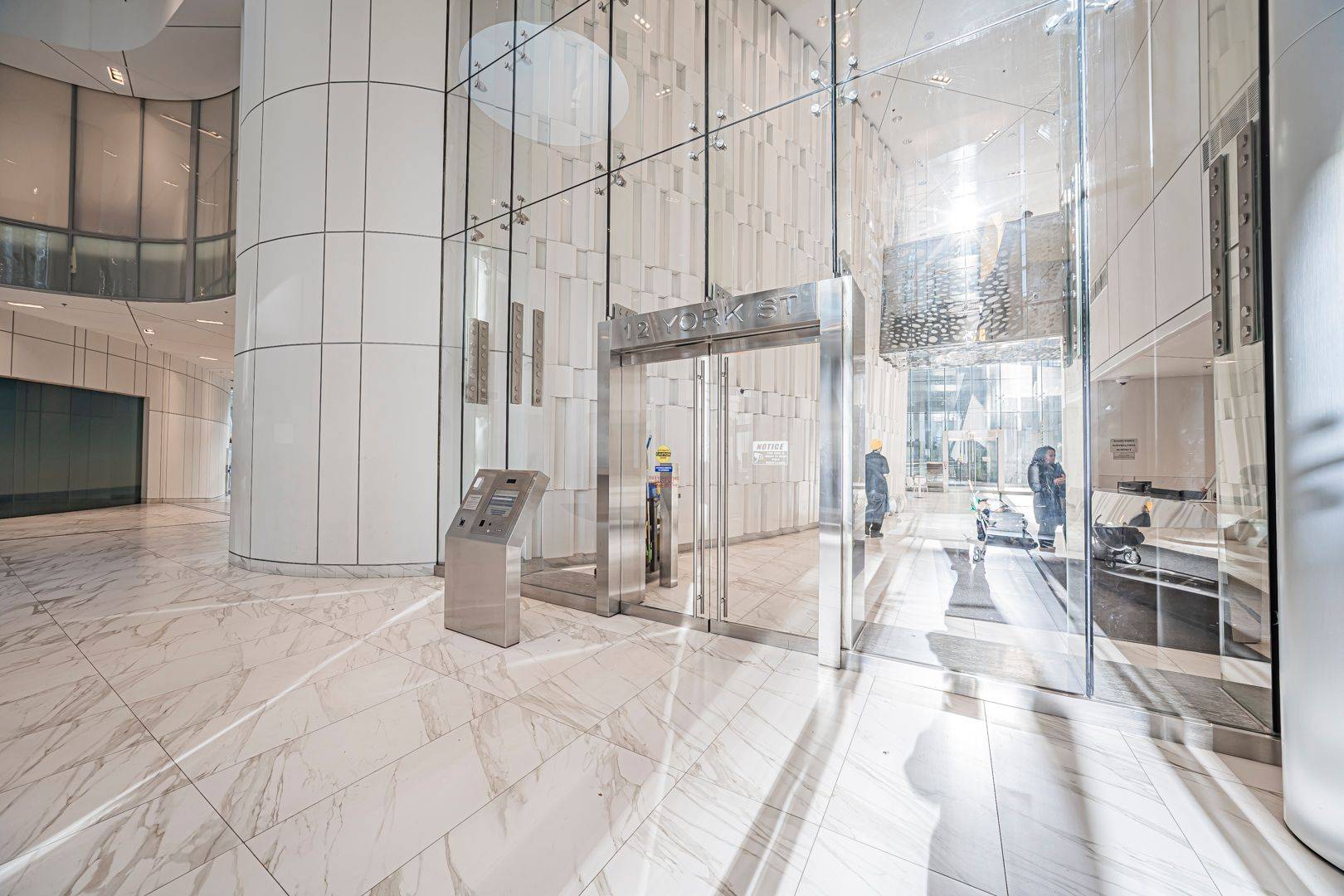 Toronto C08, ON M5J 0A9,12 York ST #1001