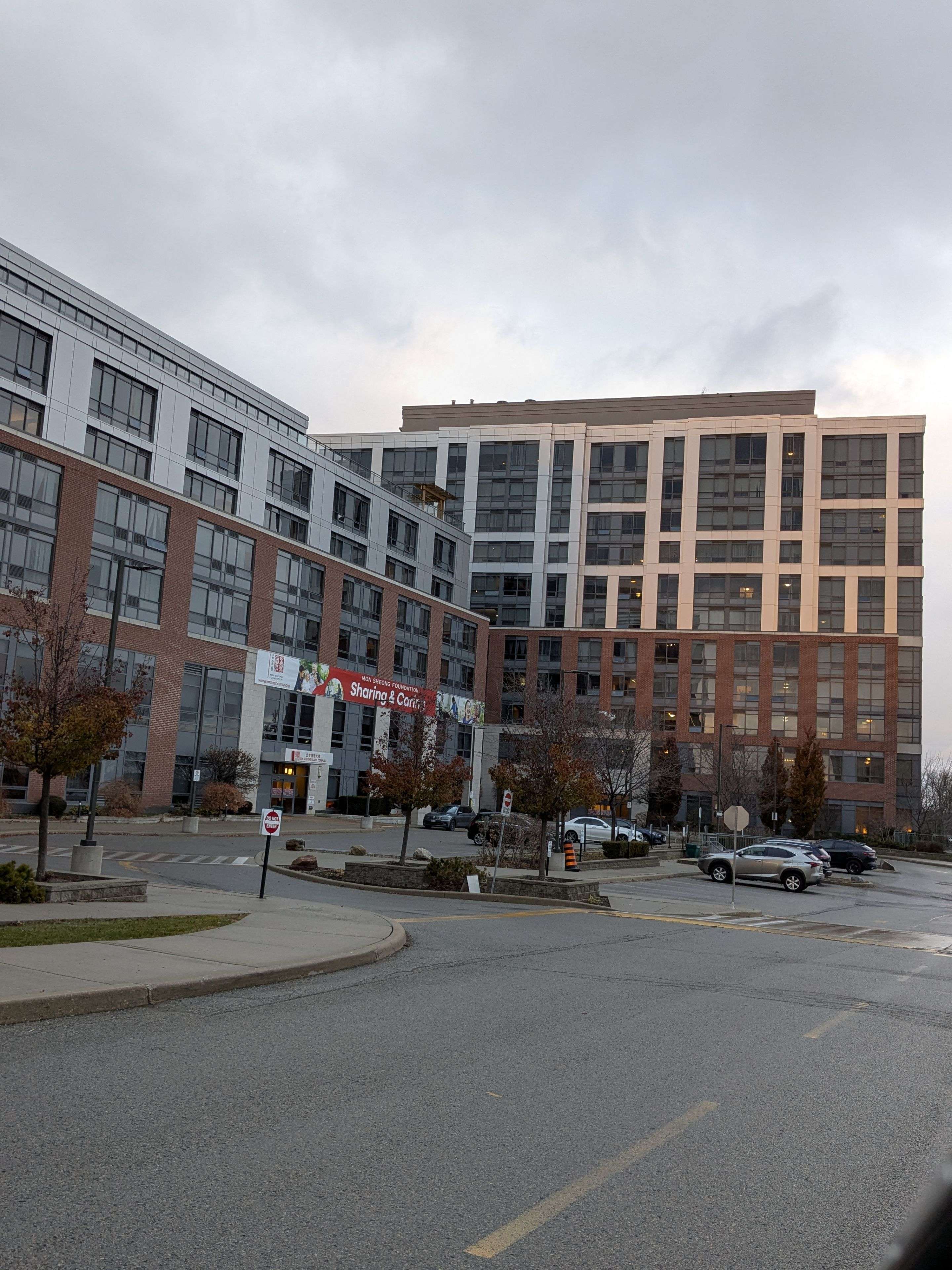 Richmond Hill, ON L4S 0E9,11211 YONGE ST #A609